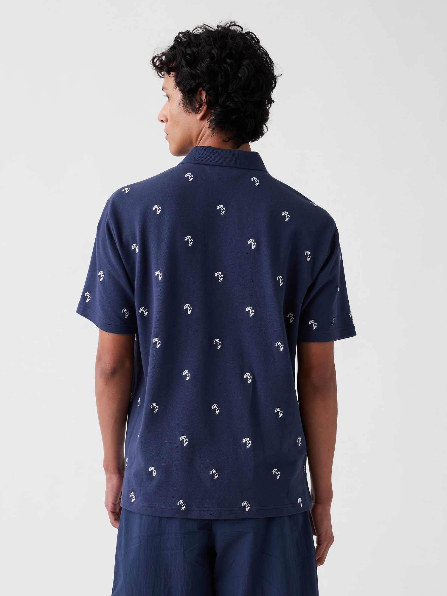 Женское поло Gap × Malbon Relaxed Logo Polo Shirt, цвет: Винтажный тёмно-синий — фото 3