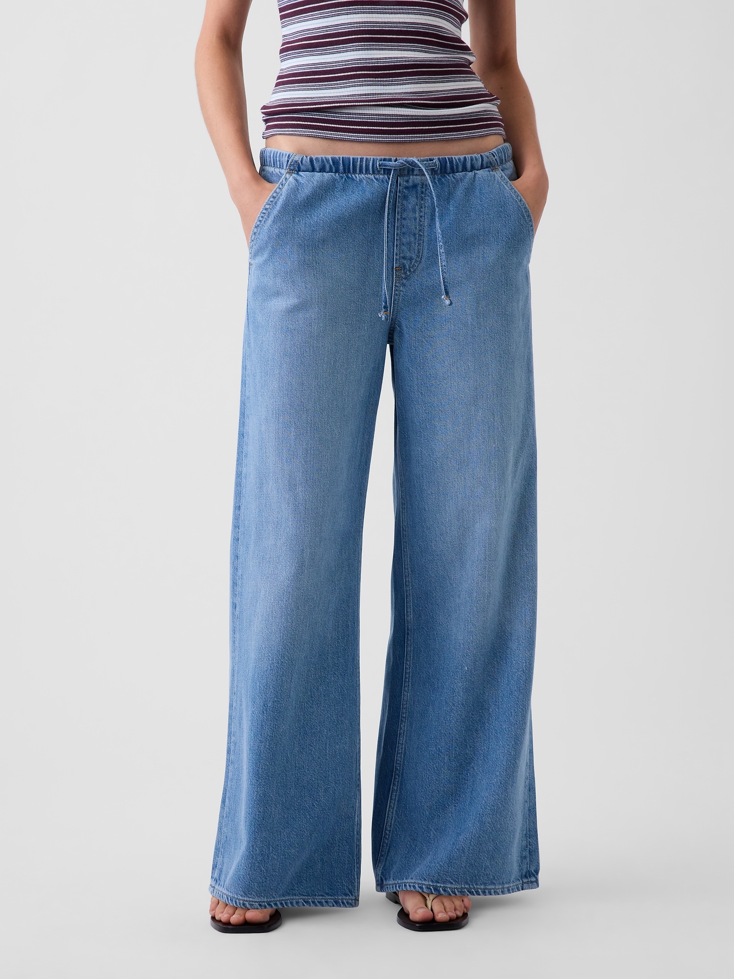 Женские джинсы Gap Low Rise UltraSoft Stride Easy Wide-Leg Jeans — фото 2