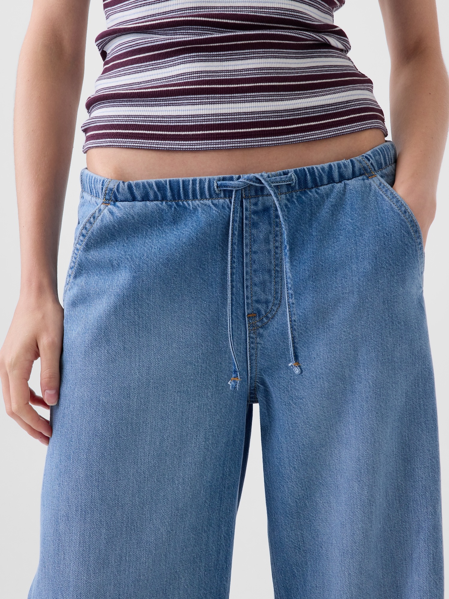 Женские джинсы Gap Low Rise UltraSoft Stride Easy Wide-Leg Jeans — фото 4