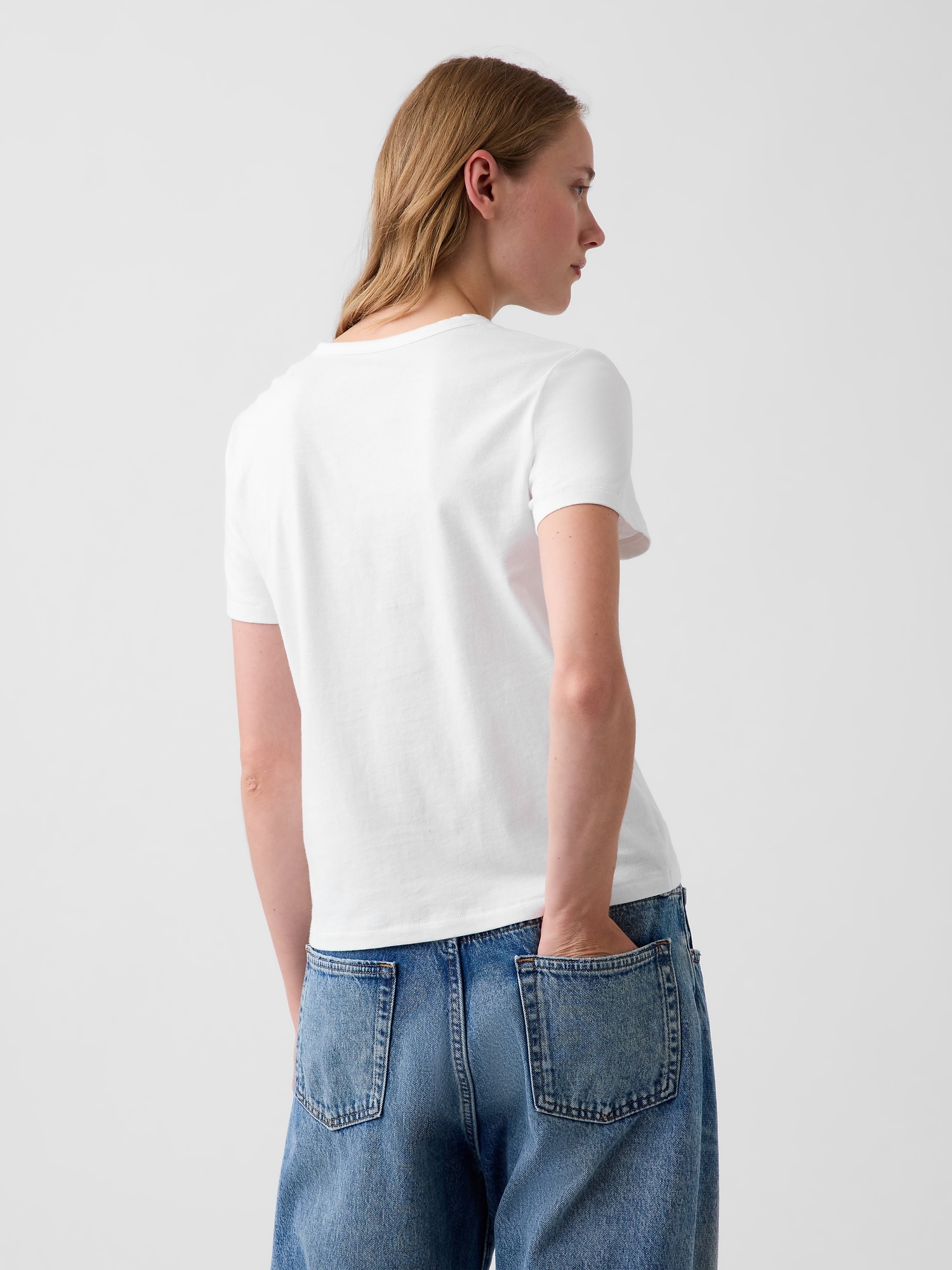 Женская футболка Gap Organic Cotton VintageSoft Logo, цвет: Белый — фото 3