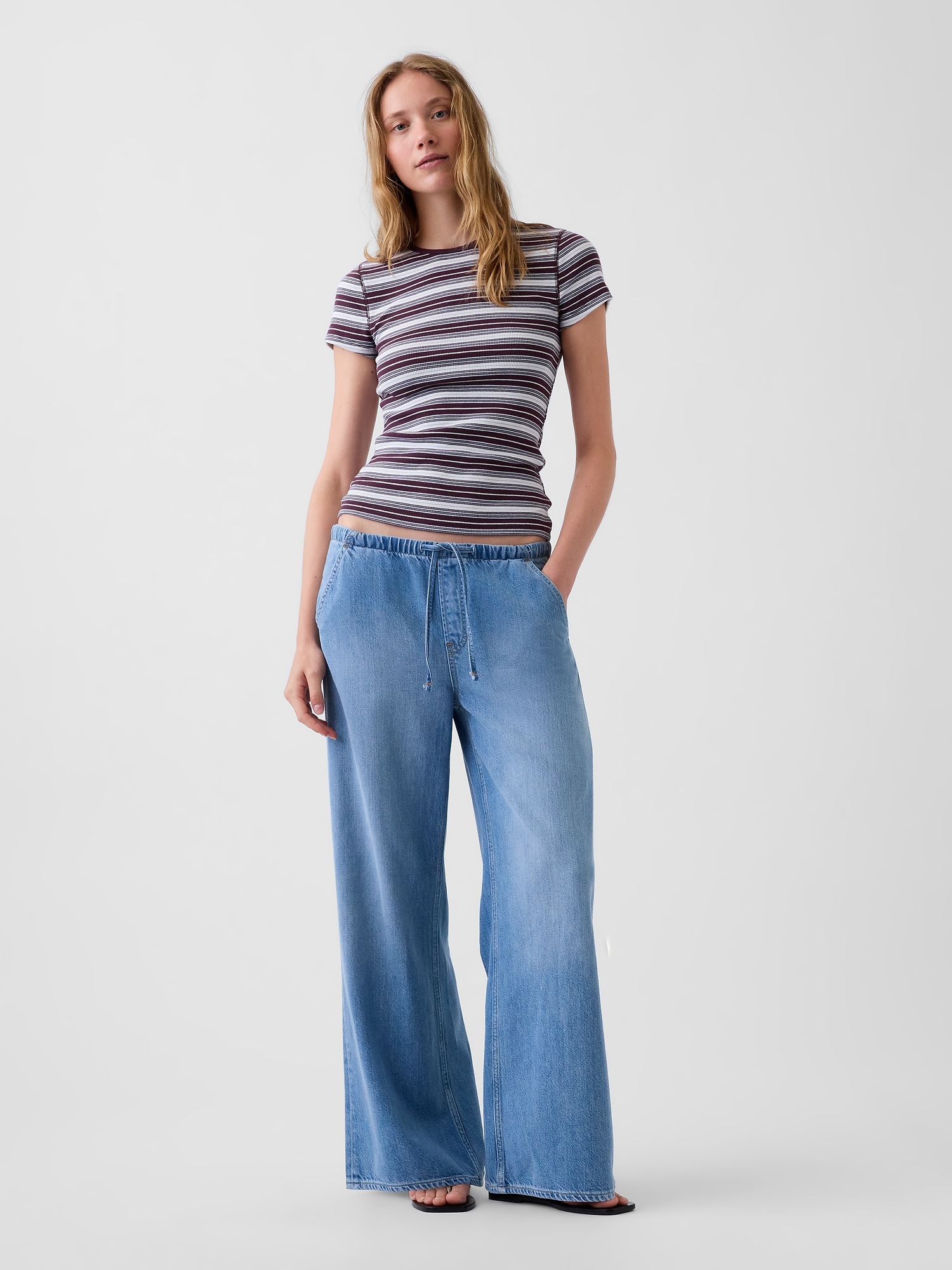 Женские джинсы Gap Low Rise UltraSoft Stride Easy Wide-Leg Jeans