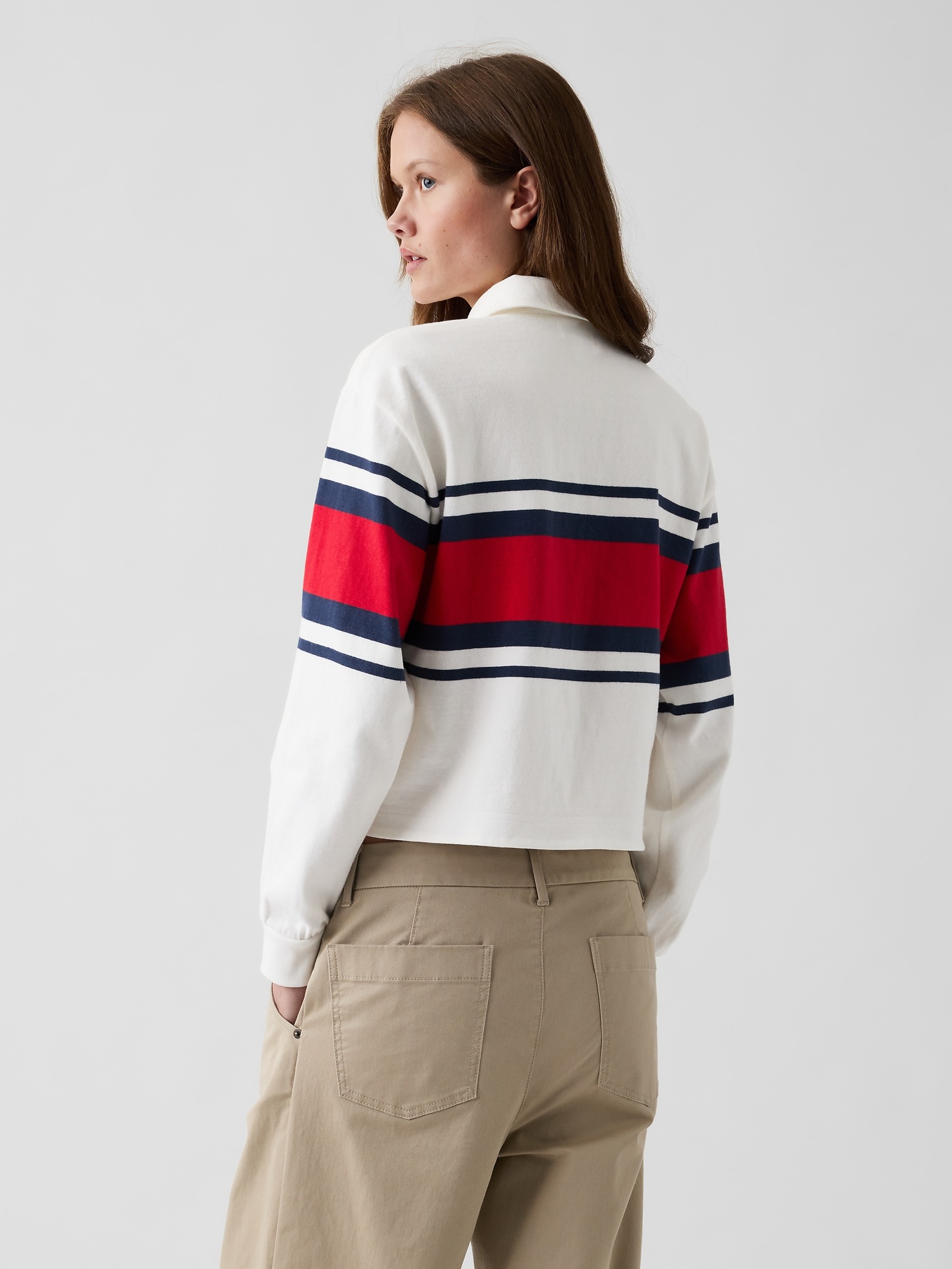 Женская рубашка Gap × Malbon Oversized Crop Rugby Shirt, цвет: Молочный белый — фото 3