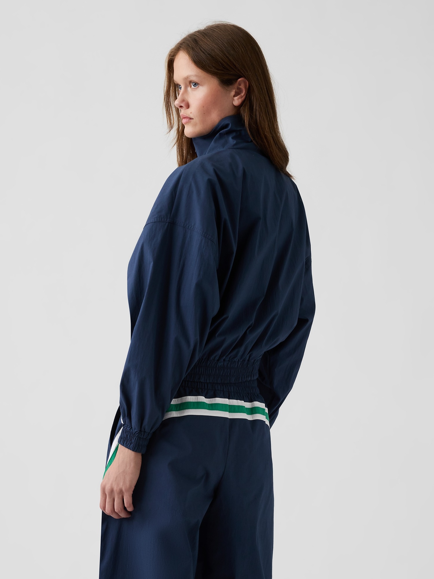 Женская куртка Gap × Malbon Textured Poplin Windbreaker, цвет: Винтажный тёмно-синий — фото 3