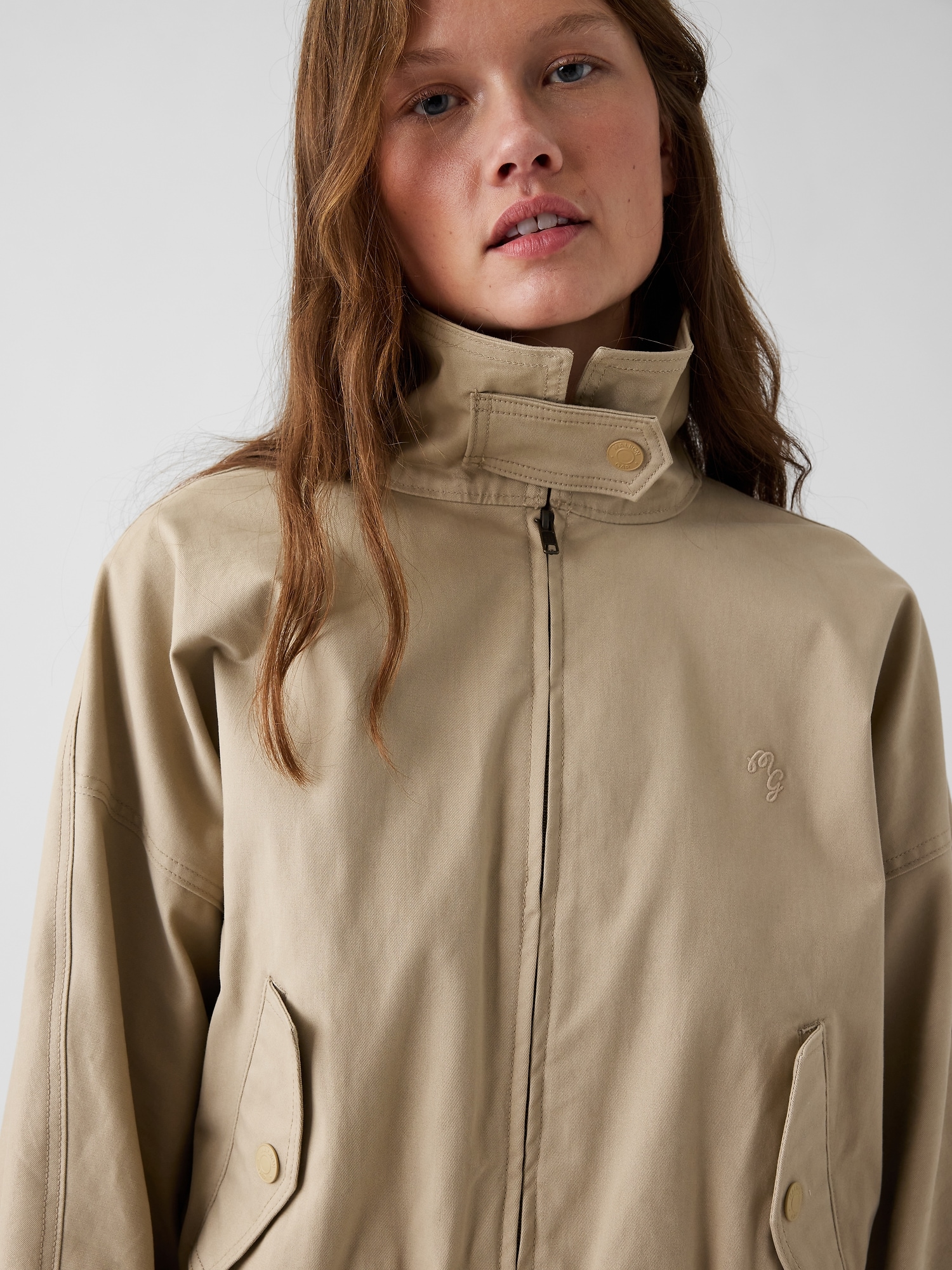 Женская куртка Gap × Malbon Twill Bomber, цвет: Хаки — фото 4