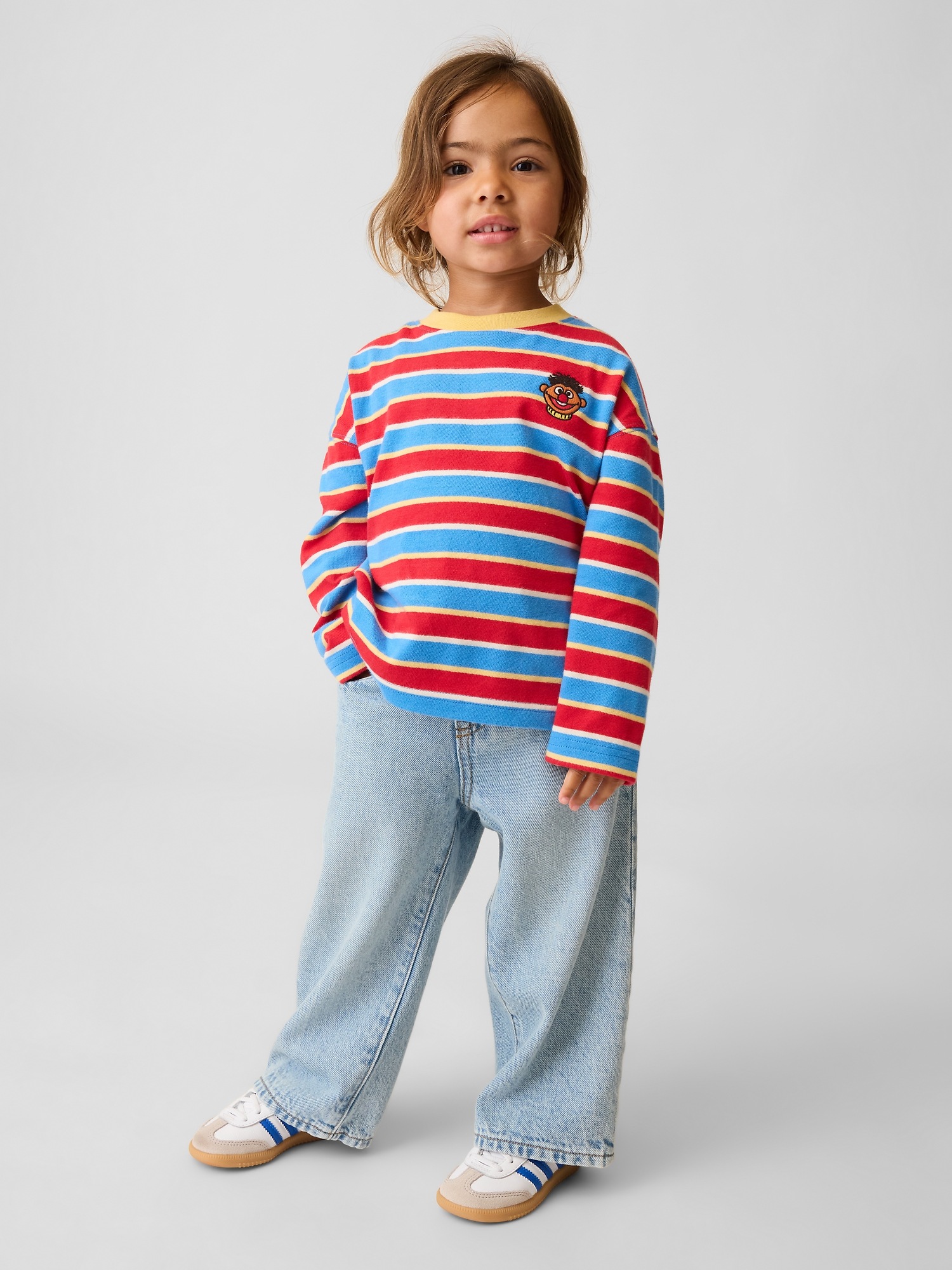 Футболка Gap Sesame Street Ernie T-Shirt для малышей, цвет: Синий разноцветный полосатый — фото 2