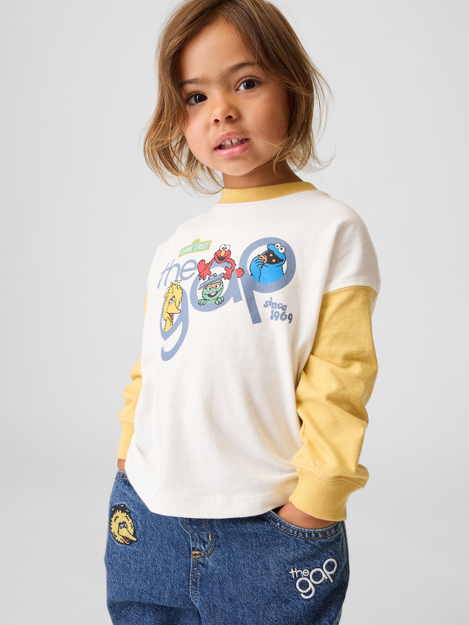 Футболка Gap Sesame Street Graphic T-Shirt для малышей, цвет: Миндальный — фото 2