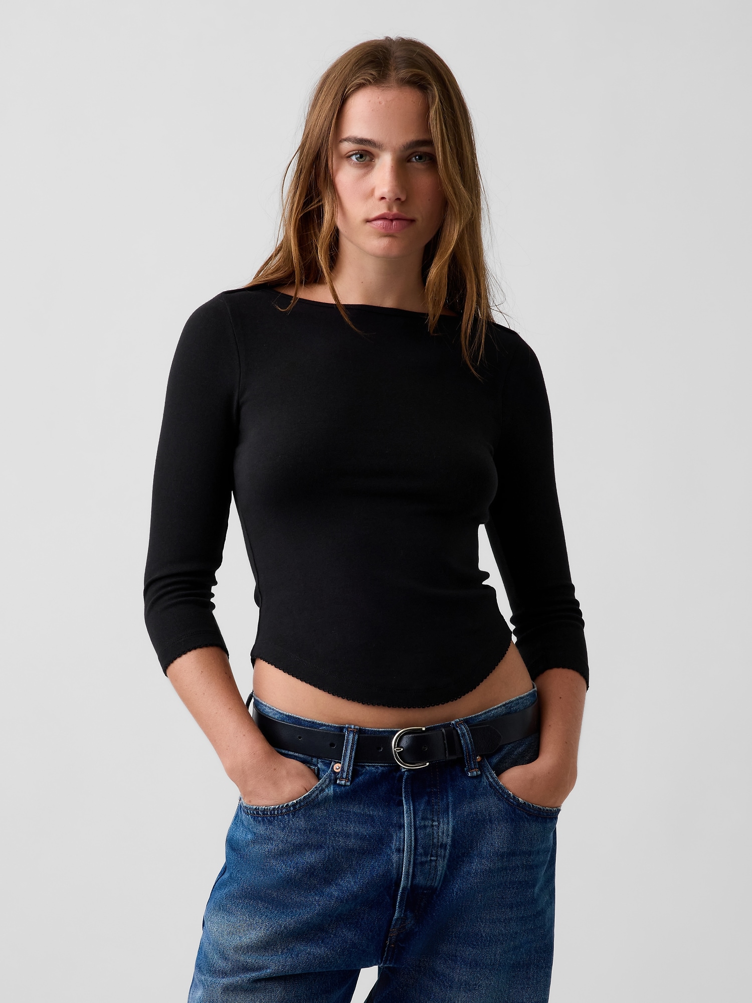 Женская футболка Gap Modern Curved-Hem, цвет: Чёрный