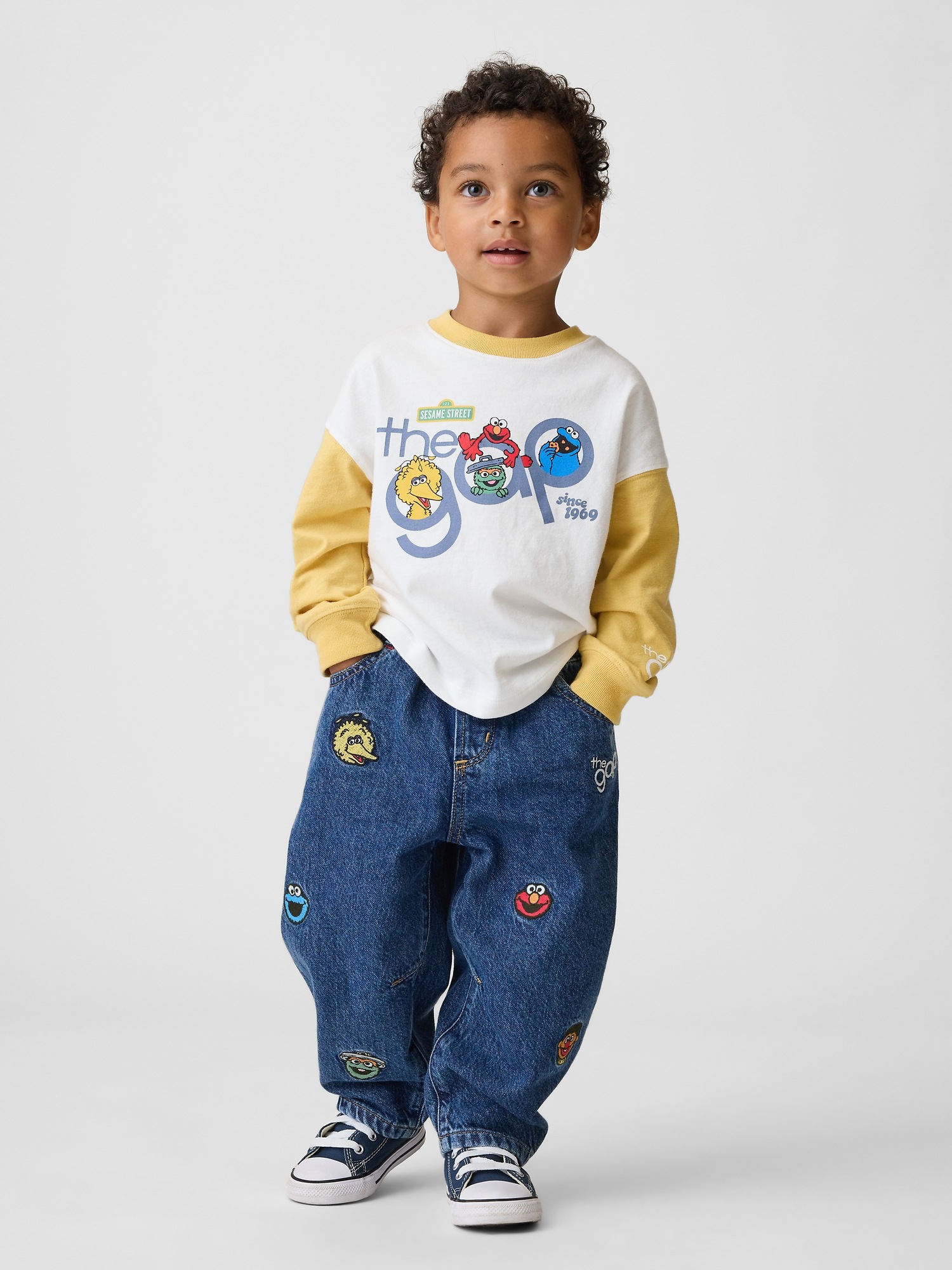 Футболка Gap Sesame Street Graphic T-Shirt для малышей, цвет: Миндальный