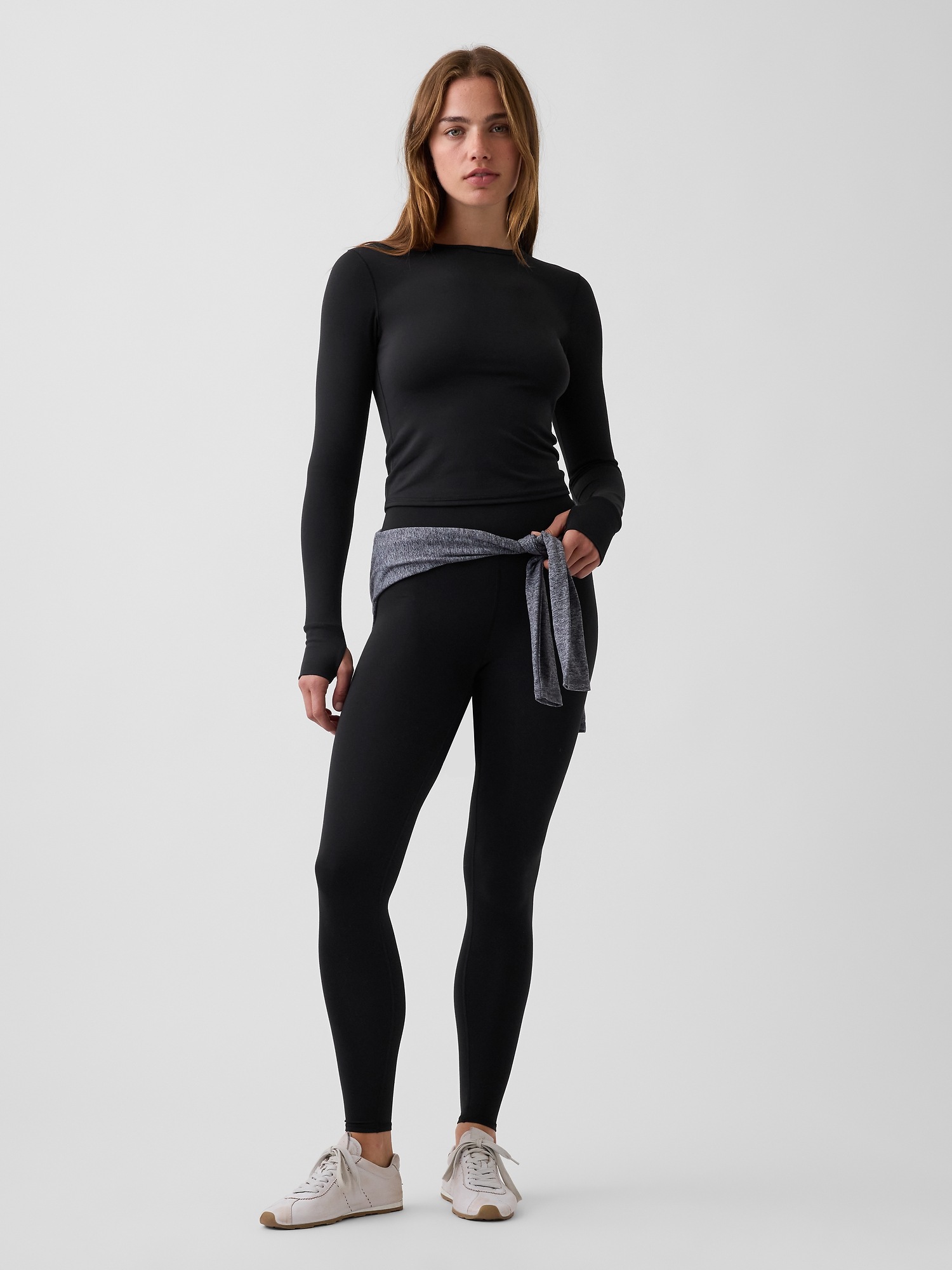 Женская футболка Gap GapFit Smooth Crewneck, цвет: Чёрный — фото 2