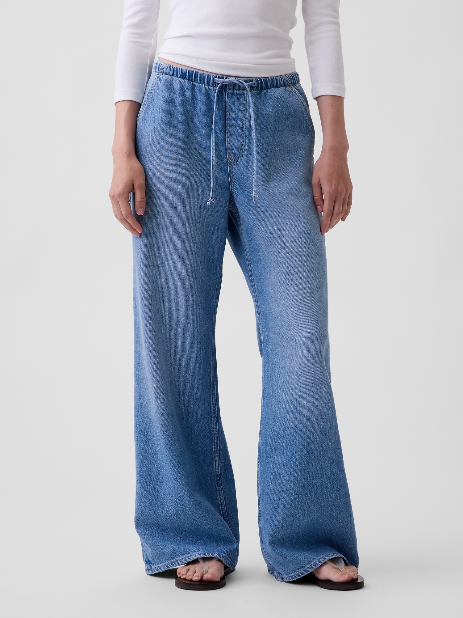 Женские джинсы Gap Low Rise UltraSoft Easy Baggy Flare Jeans — фото 2
