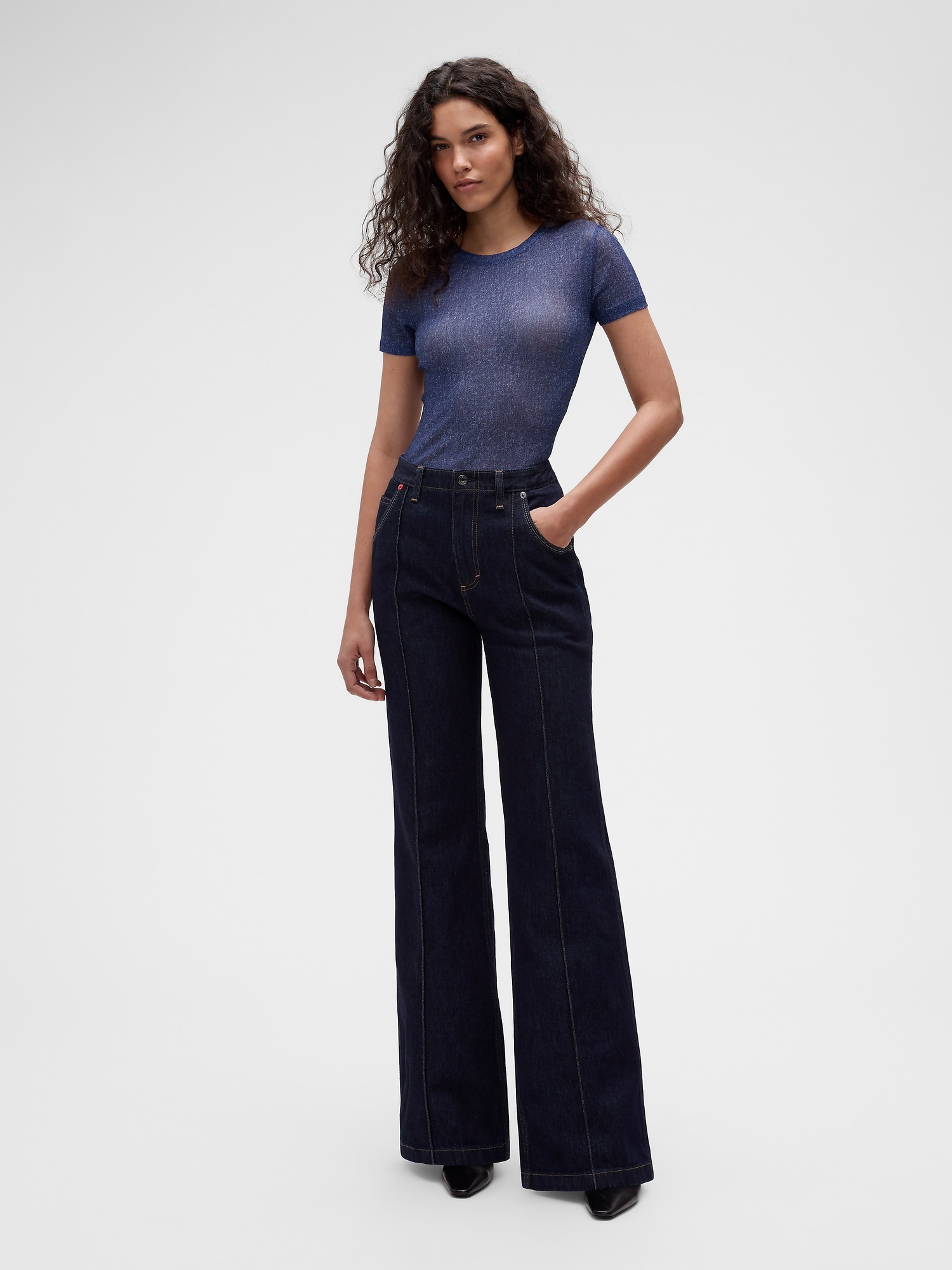 Женская футболка Gap GapStudio Printed Denim Sheer, цвет: Тёмный джинсовый — фото 3