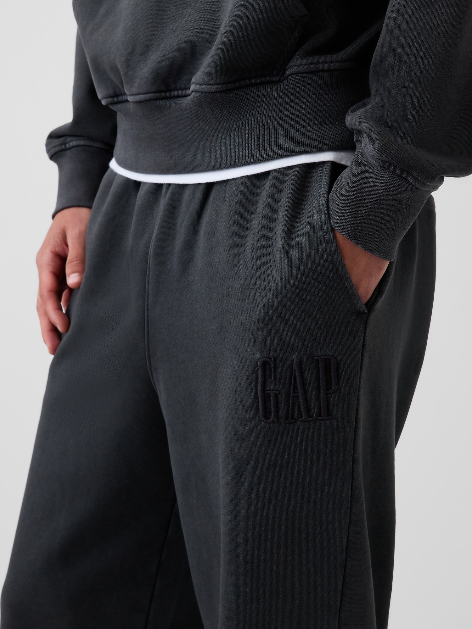 Мужские брюки Gap Heavyweight Relaxed Logo Sweatpants — фото 4