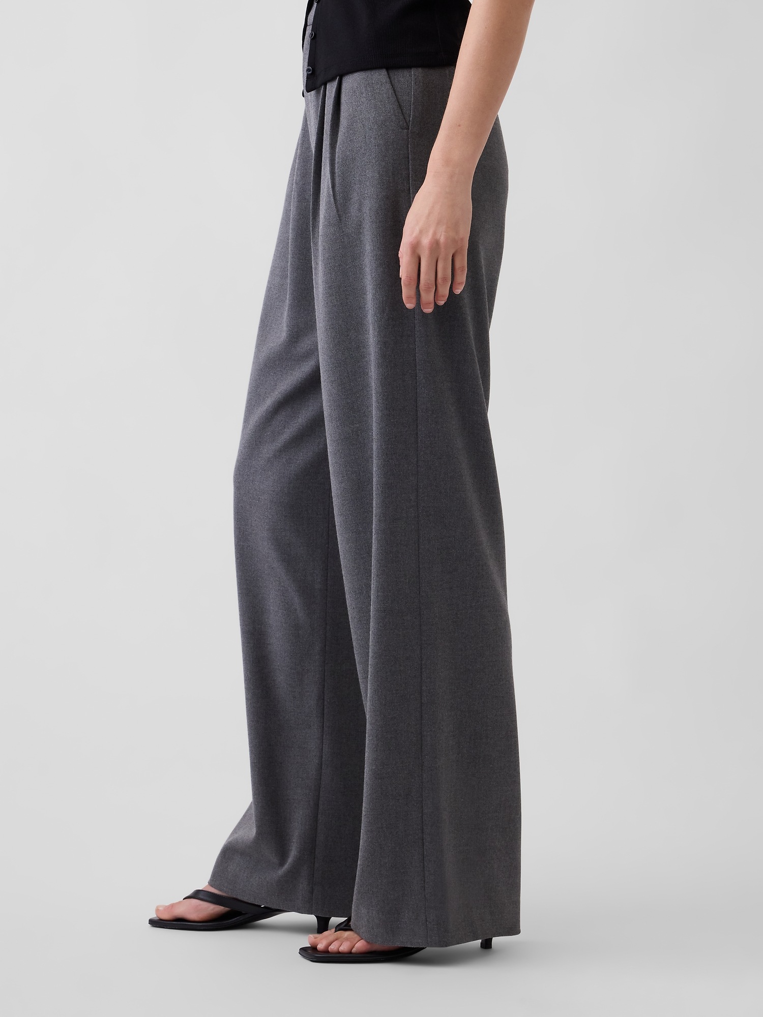 Женские брюки Gap 365 High Rise Brushed Twill Pleated Trousers, цвет: Тёмный меланжевый серый — фото 3