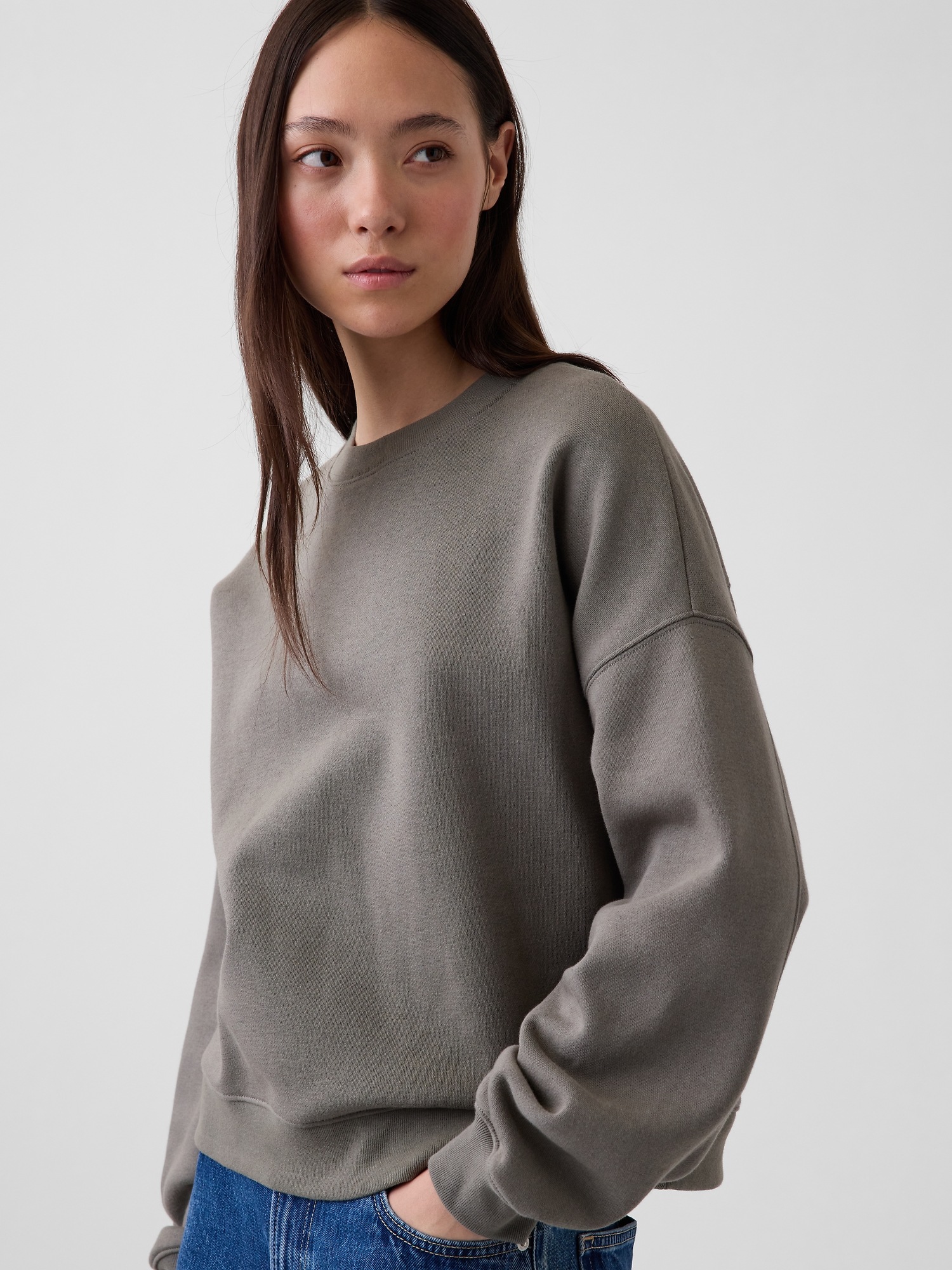 Женские толстовки Gap Vintage Soft Wedge Crewneck, цвет: Серый — фото 4