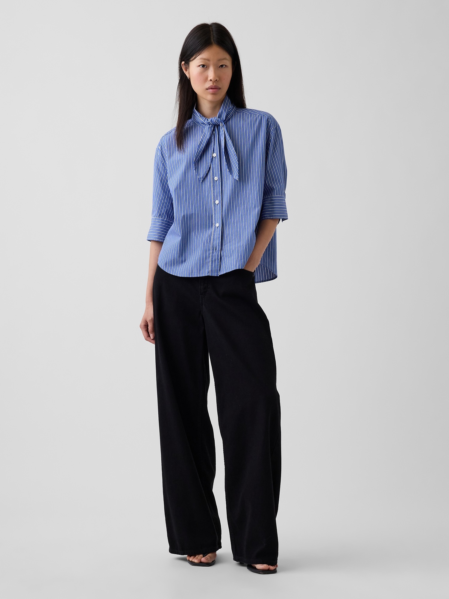 Женская рубашка Gap Organic Cotton Poplin Tie-Neck, цвет: Синий полосатый — фото 2