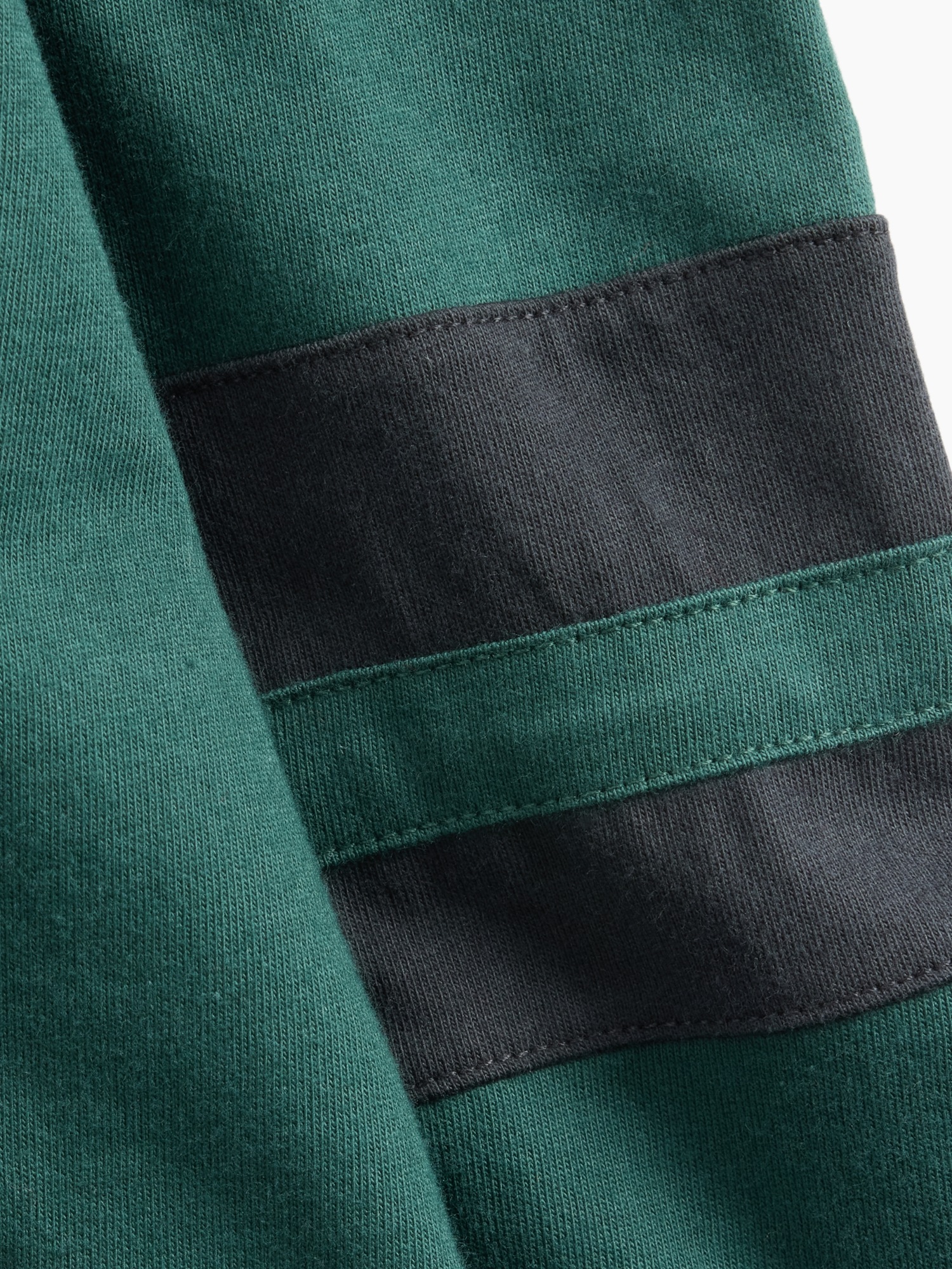Детская футболка Gap Relaxed Varsity, цвет: Глубокий тёмно-зелёный — фото 2