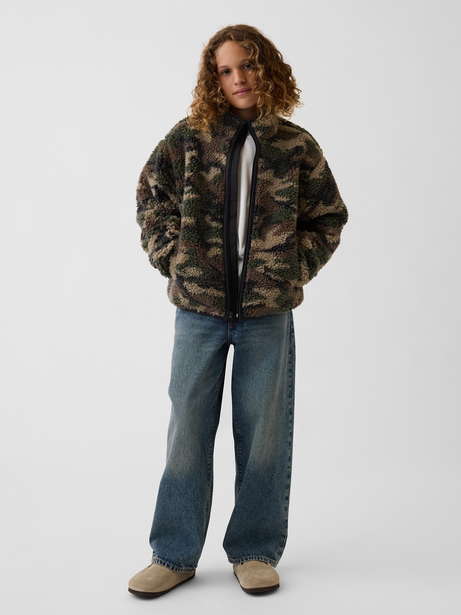 Детская куртка Gap Sherpa Relaxed Camo Zip, цвет: Камуфляжный — фото 4