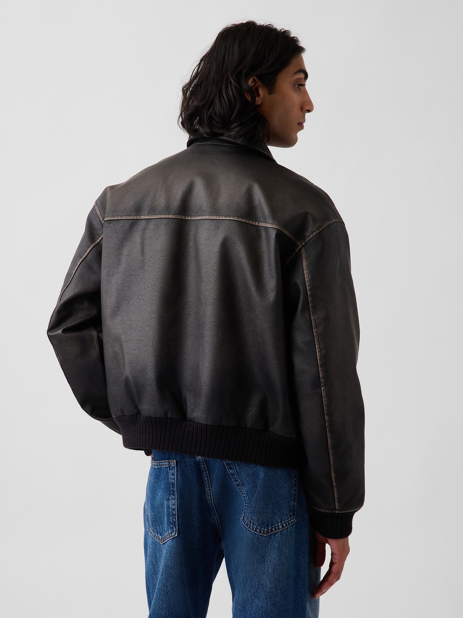 Мужская куртка Gap Recycled Vegan Leather Bomber, цвет: Чёрный — фото 3