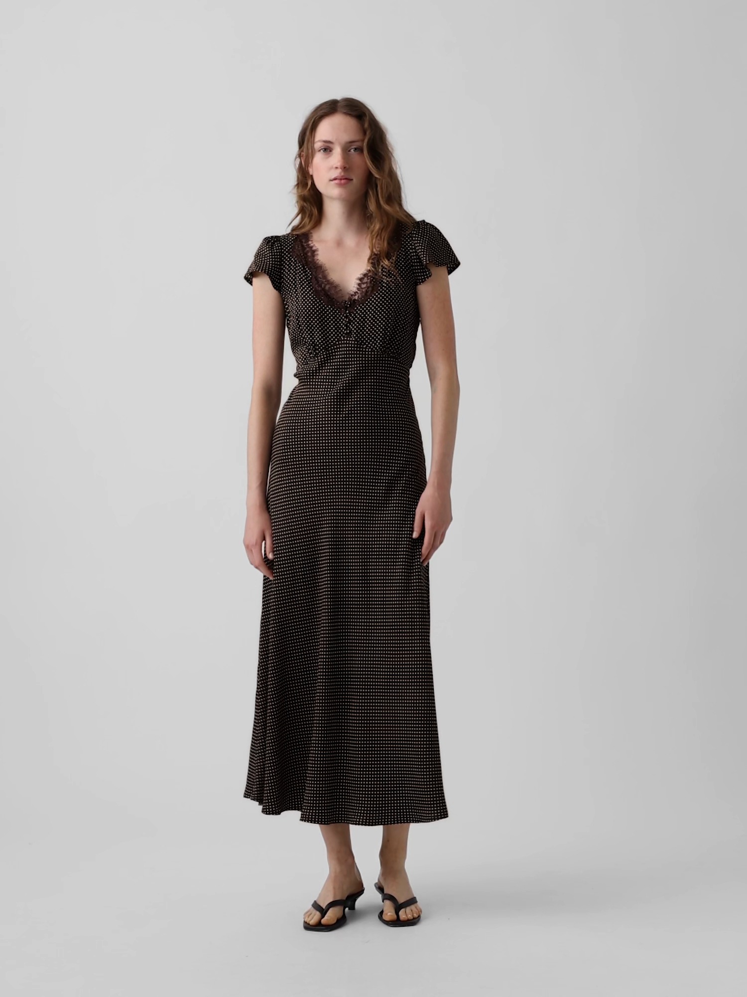Женское платье Gap Lace V-Neck Maxi, цвет: Коричневый — фото 5