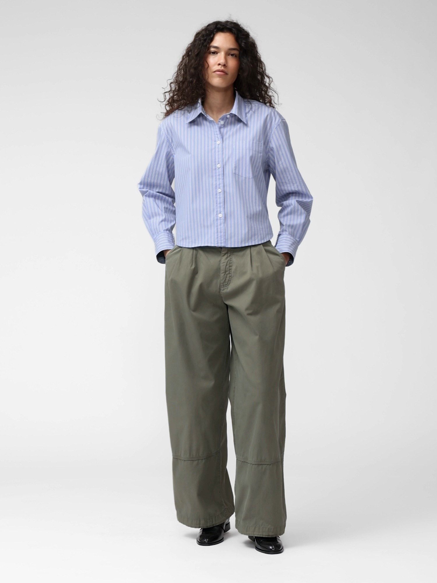 Женские брюки Gap GapStudio Pleated Parachute, цвет: Surplus Global — фото 7