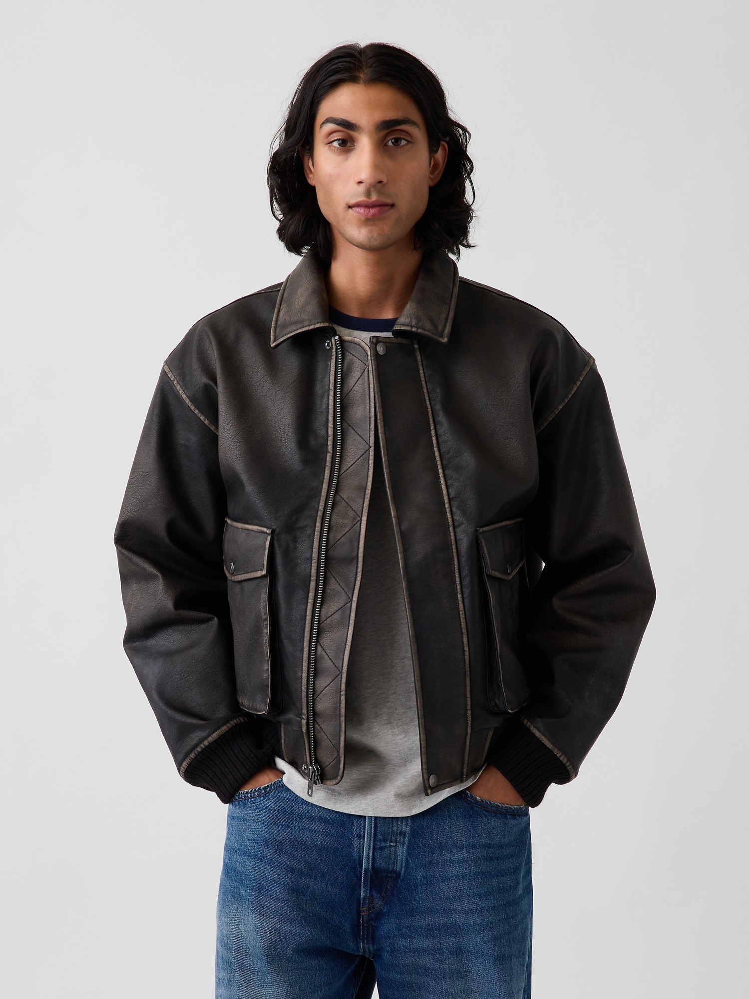 Мужская куртка Gap Recycled Vegan Leather Bomber, цвет: Чёрный