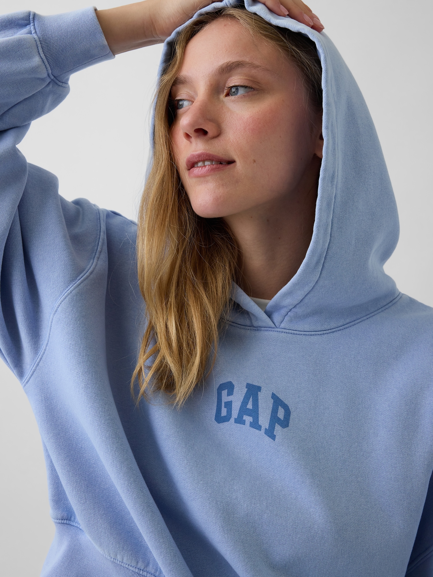 Женское худи Gap VintageSoft Crop Logo, цвет: Синий — фото 4
