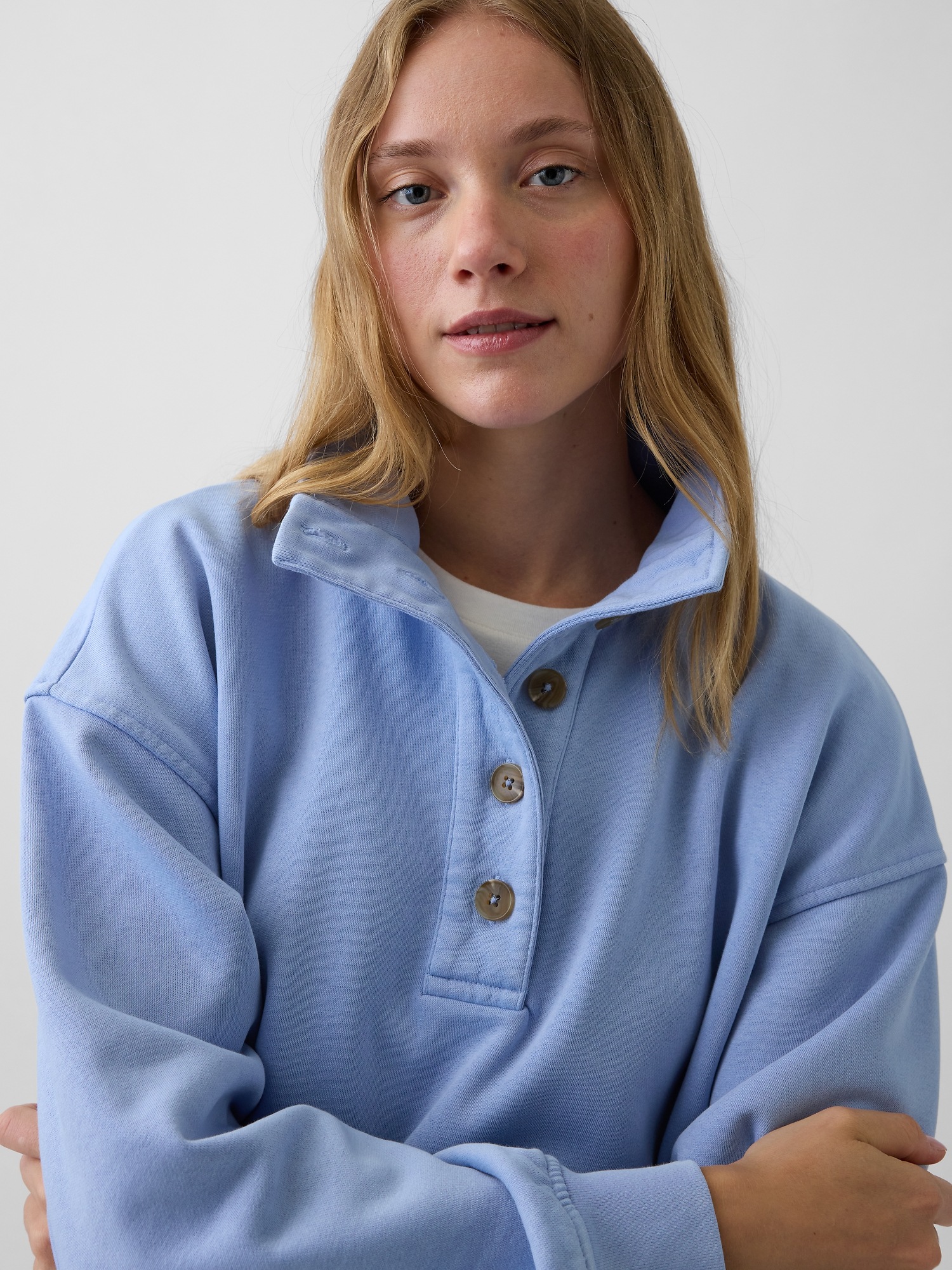 Женский свитер Gap VintageSoft Oversized Henley Pullover, цвет: Синий — фото 4