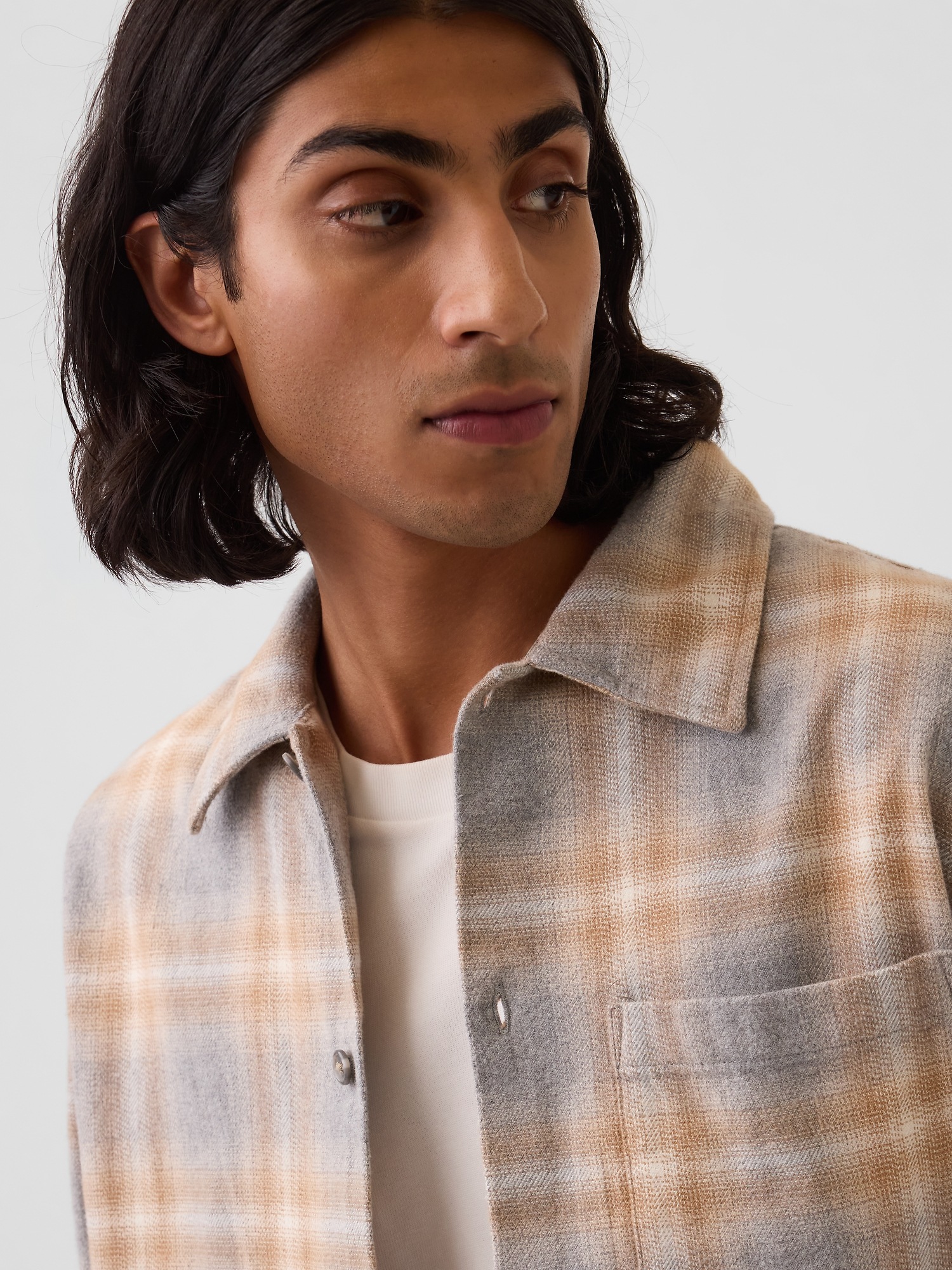 Мужская рубашка Gap Relaxed Straight-Hem Flannel, цвет: Бежевый / Серый — фото 4
