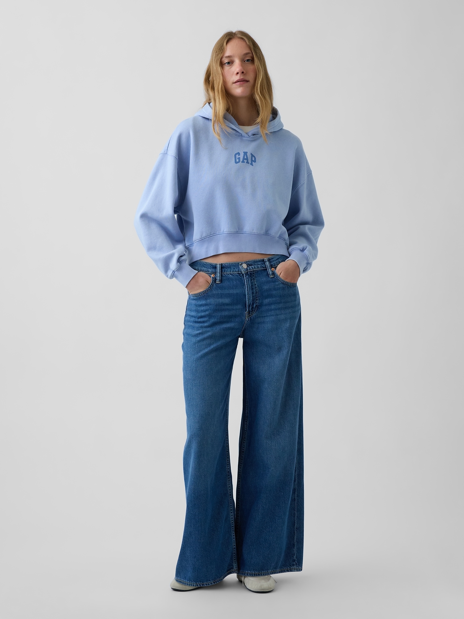 Женское худи Gap VintageSoft Crop Logo, цвет: Синий — фото 2