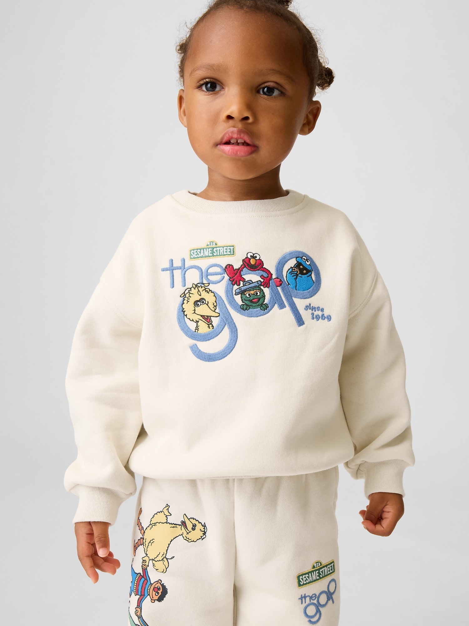 Свитшот Gap VintageSoft Sesame Street Sweatshirt для малышей, цвет: Chino — фото 2