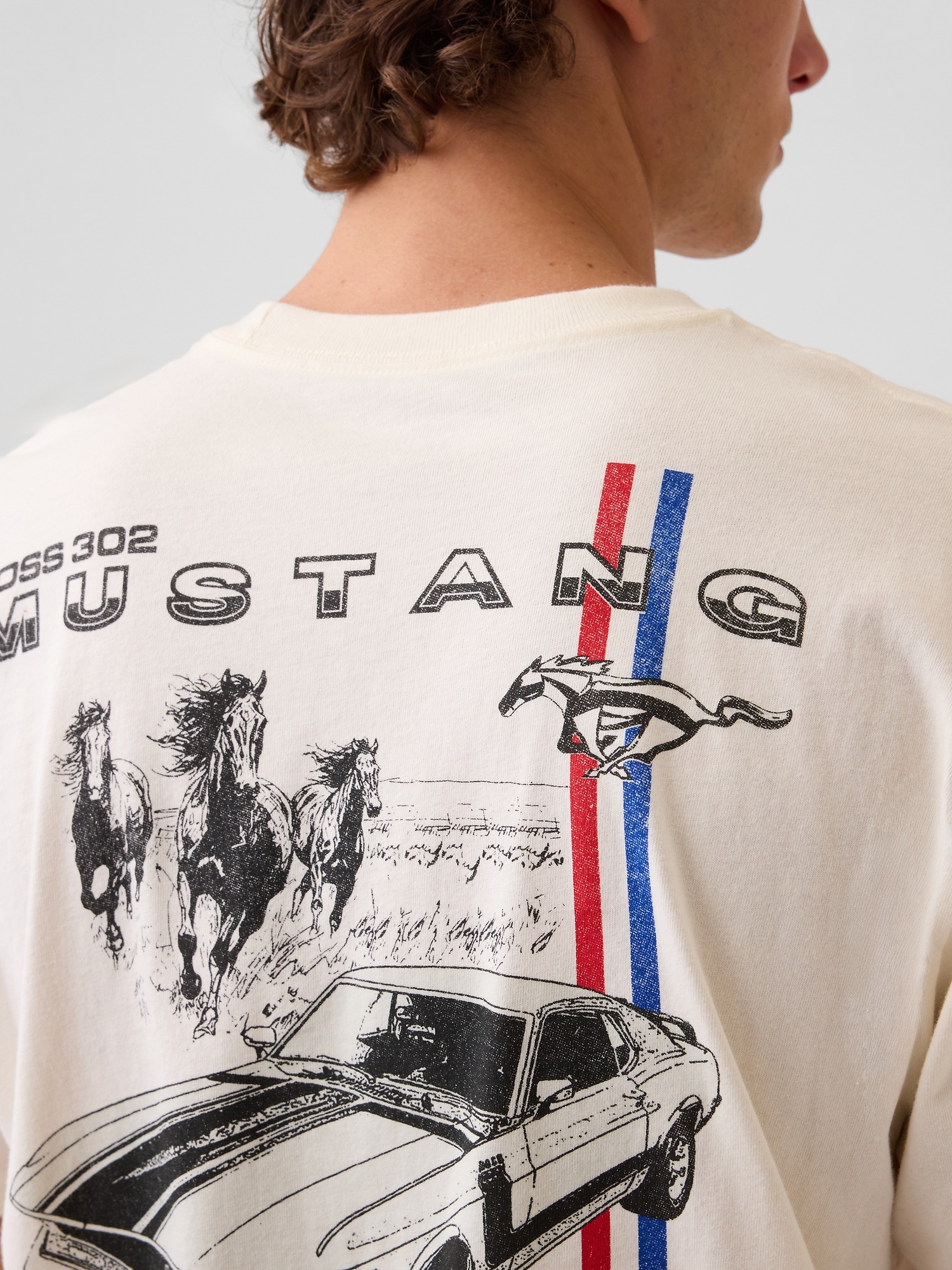 Мужские футболки Gap Ford Mustang Relaxed Graphic T-Shirt — фото 4