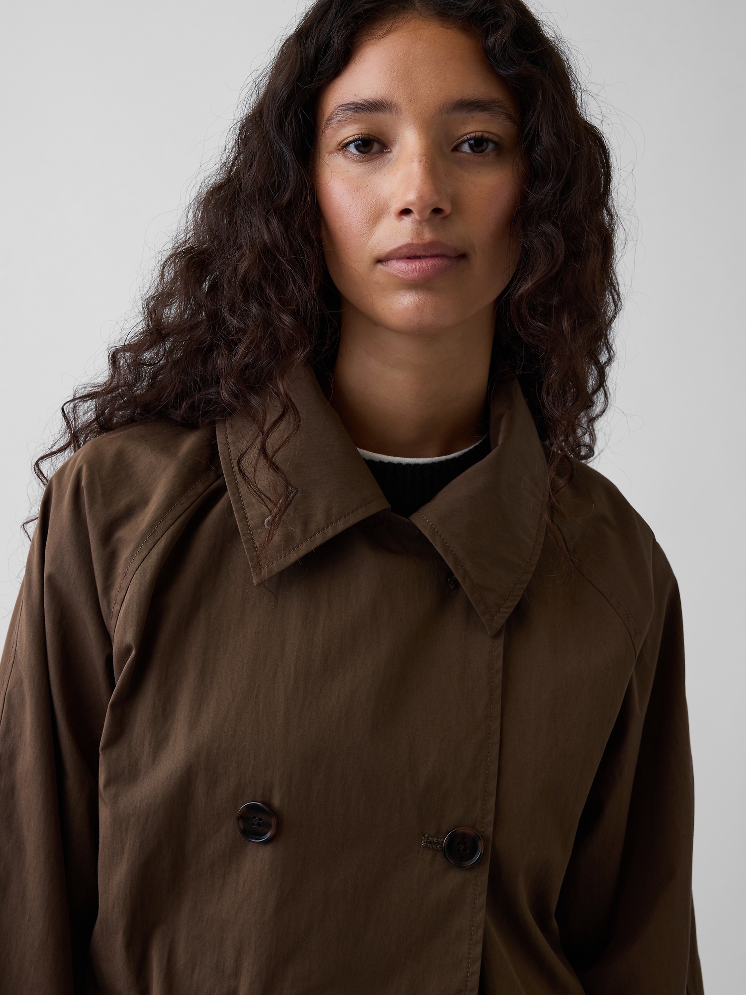 Женское пальто Gap Belted Midi Trench, цвет: Холодный коричневый — фото 5