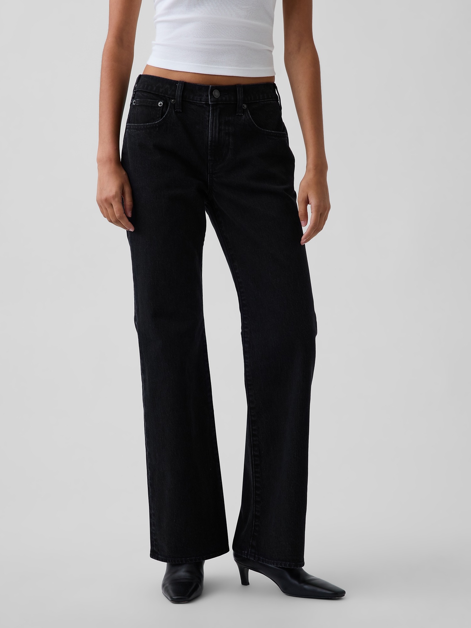 Женские джинсы Gap Mid Rise Relaxed Flare, цвет: Чёрный варёный — фото 2