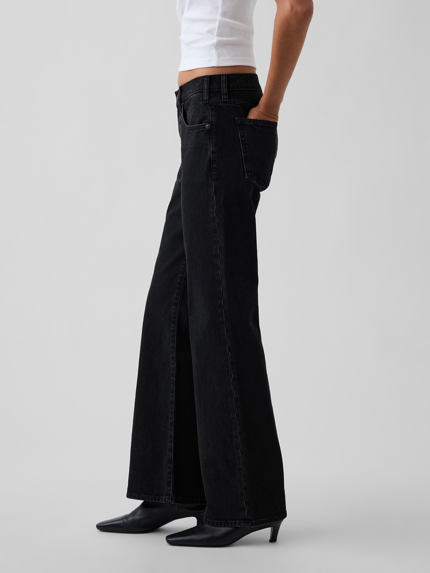 Женские джинсы Gap Mid Rise Relaxed Flare, цвет: Чёрный варёный — фото 3