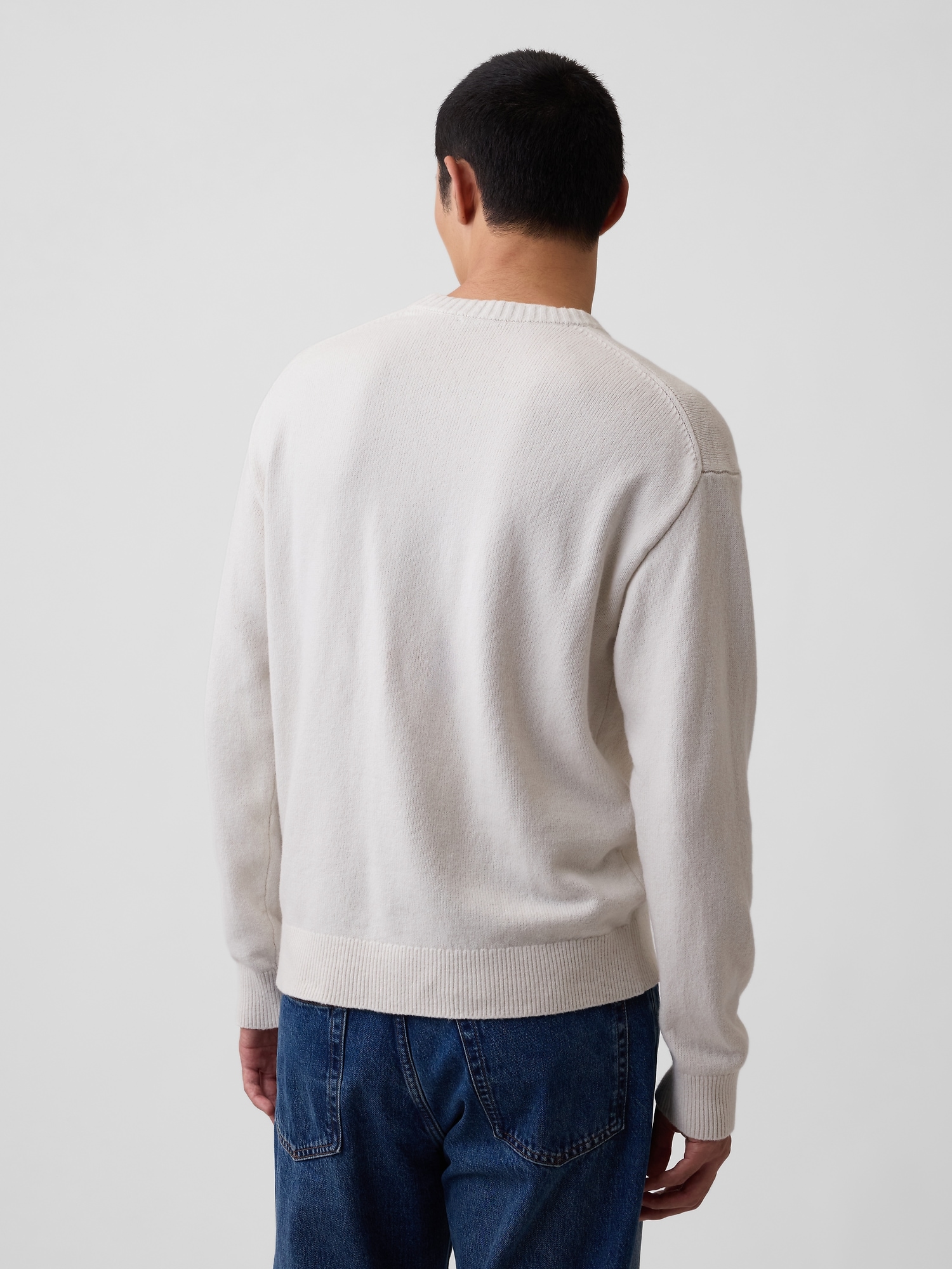 Мужской свитер Gap CashSoft Relaxed Logo, цвет: Серый — фото 3