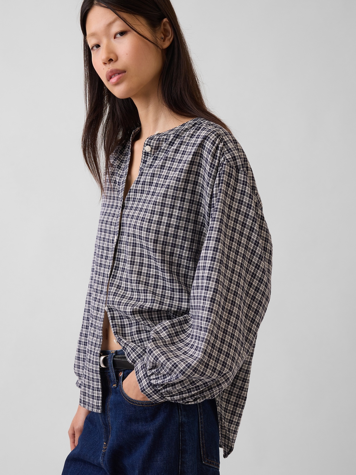 Женская рубашка Gap Relaxed Button-Front, цвет: Тёмно-синий клетчатый — фото 4