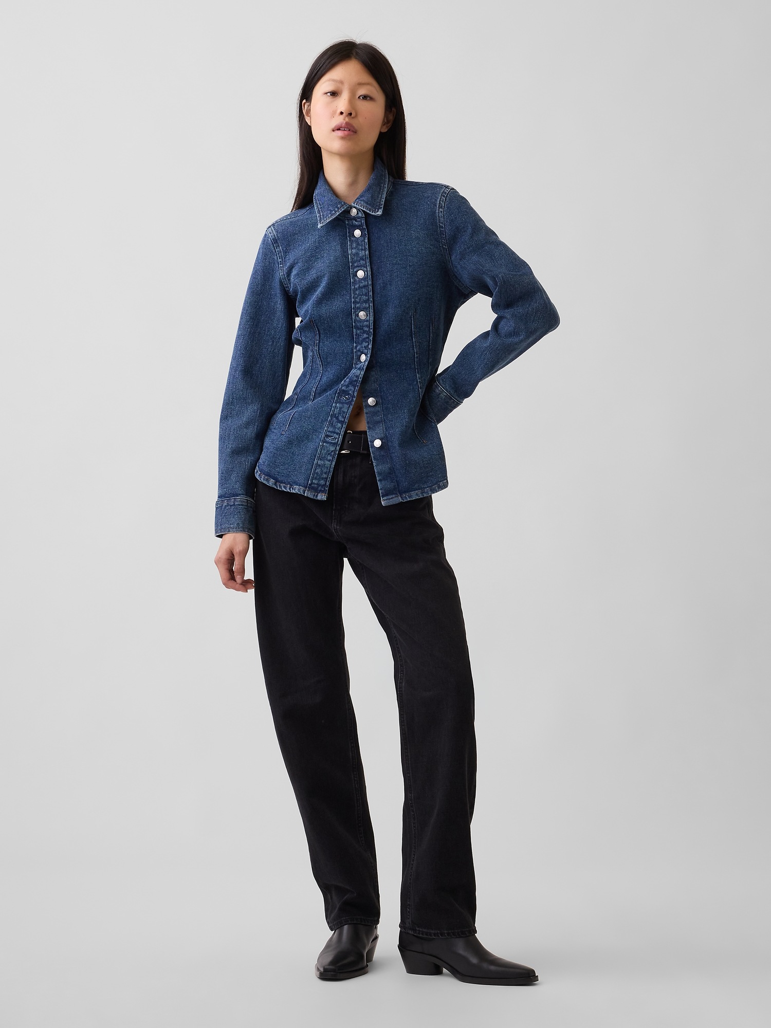 Женская рубашка Gap Denim Fitted, цвет: Тёмная варка — фото 2