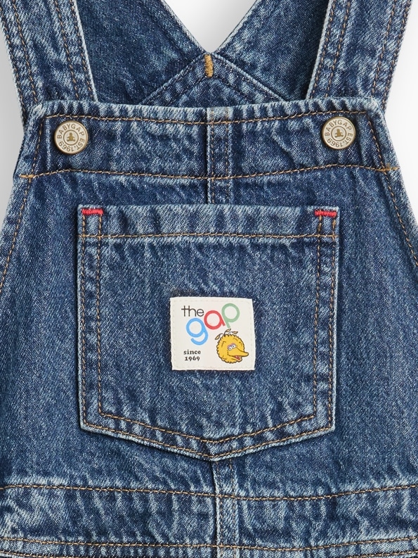 Комбинезон Gap Sesame Street Denim Overalls для малышей, цвет: Средняя варка — фото 3