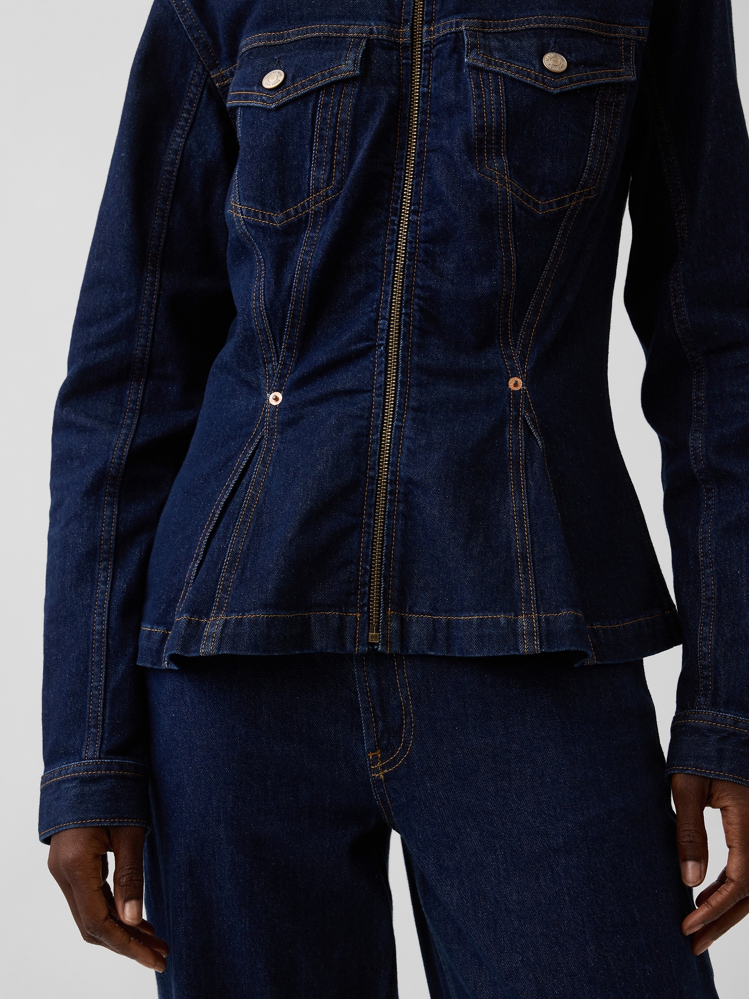 Женская куртка Gap Denim Zip Peplum, цвет: Тёмная варка — фото 4