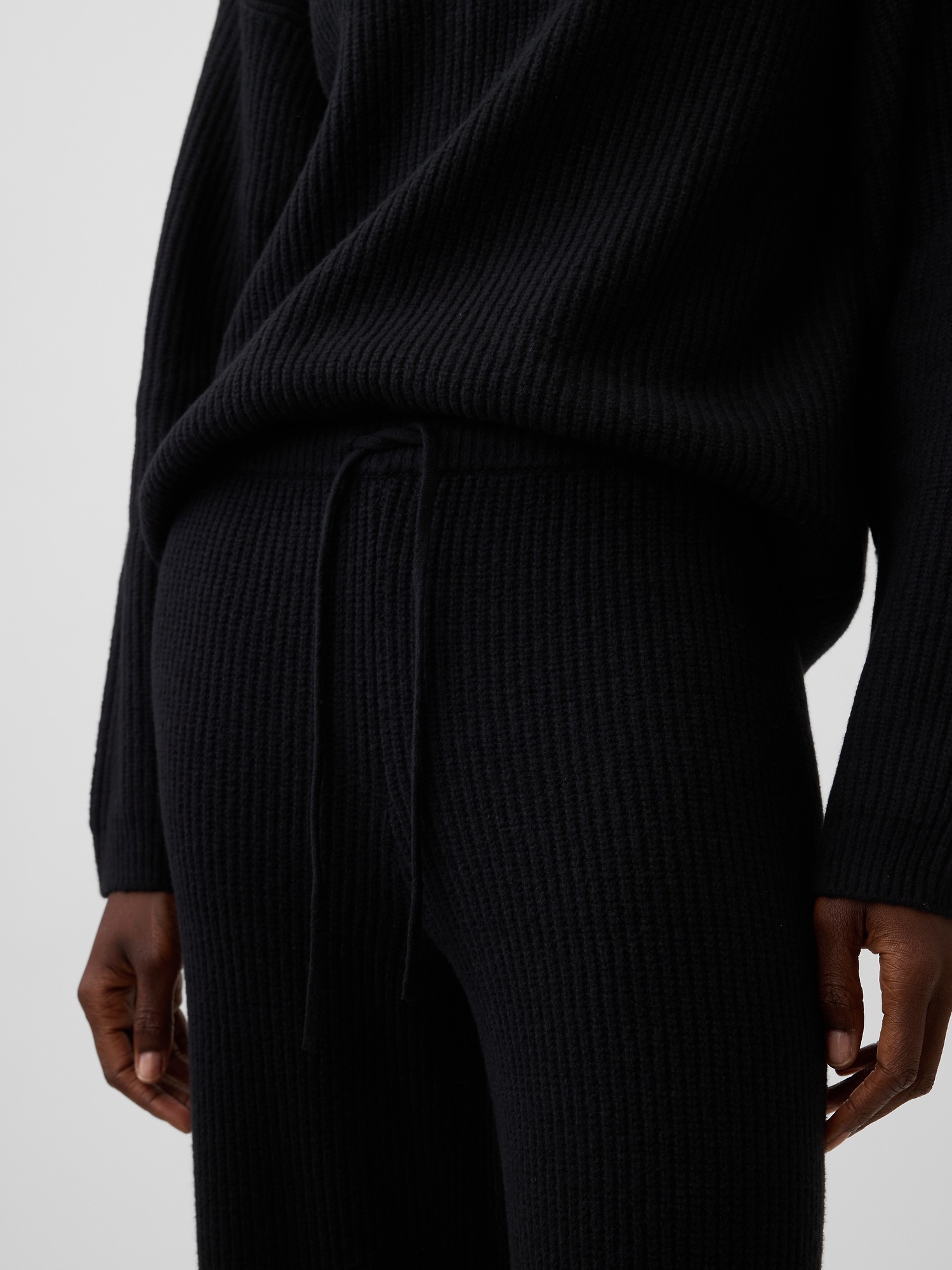 Женские брюки Gap CashSoft Loose Shaker Sweater Pants, цвет: Чёрный — фото 5