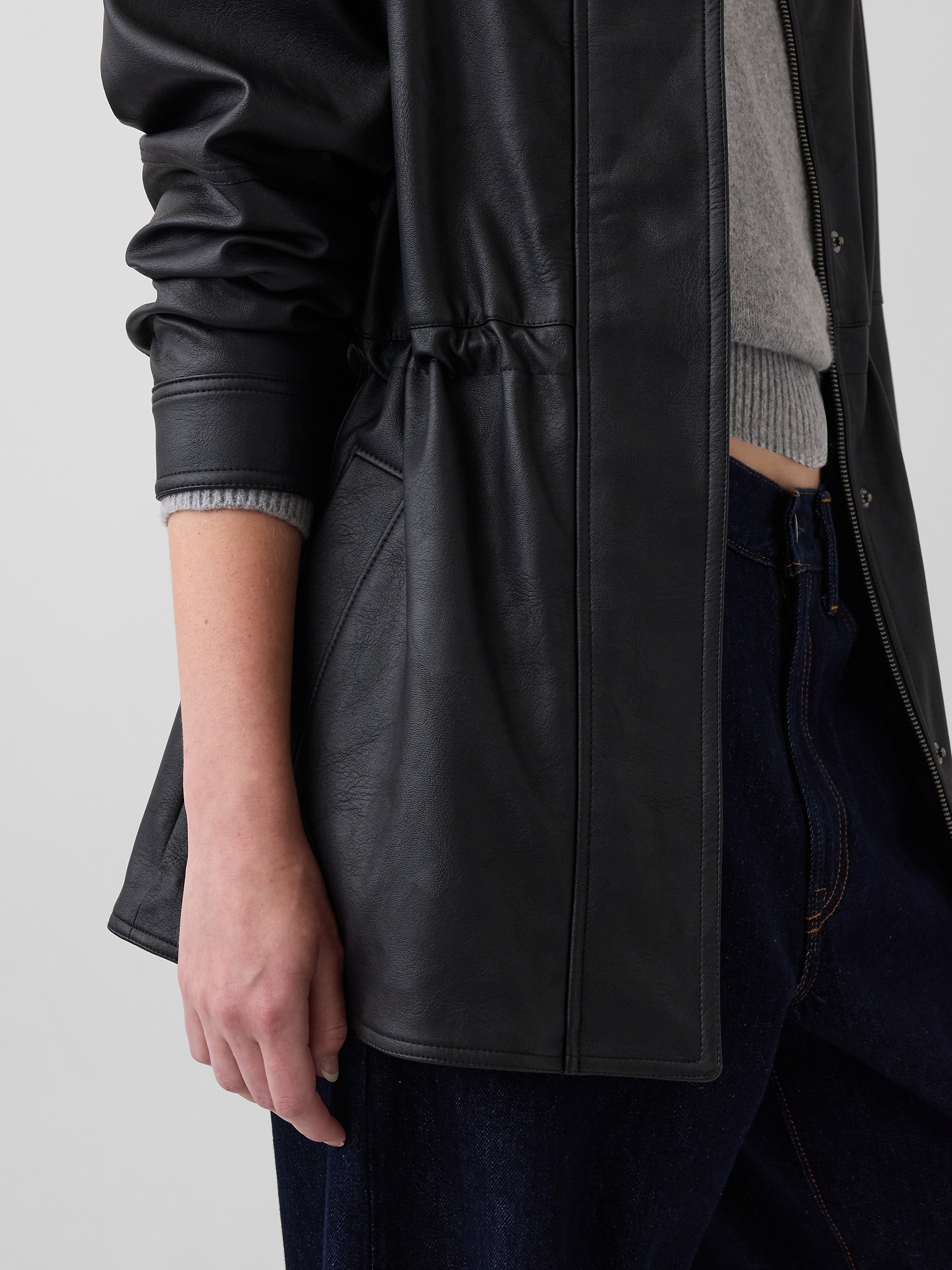 Женская куртка Gap Cinched Vegan Leather, цвет: Чёрный — фото 4
