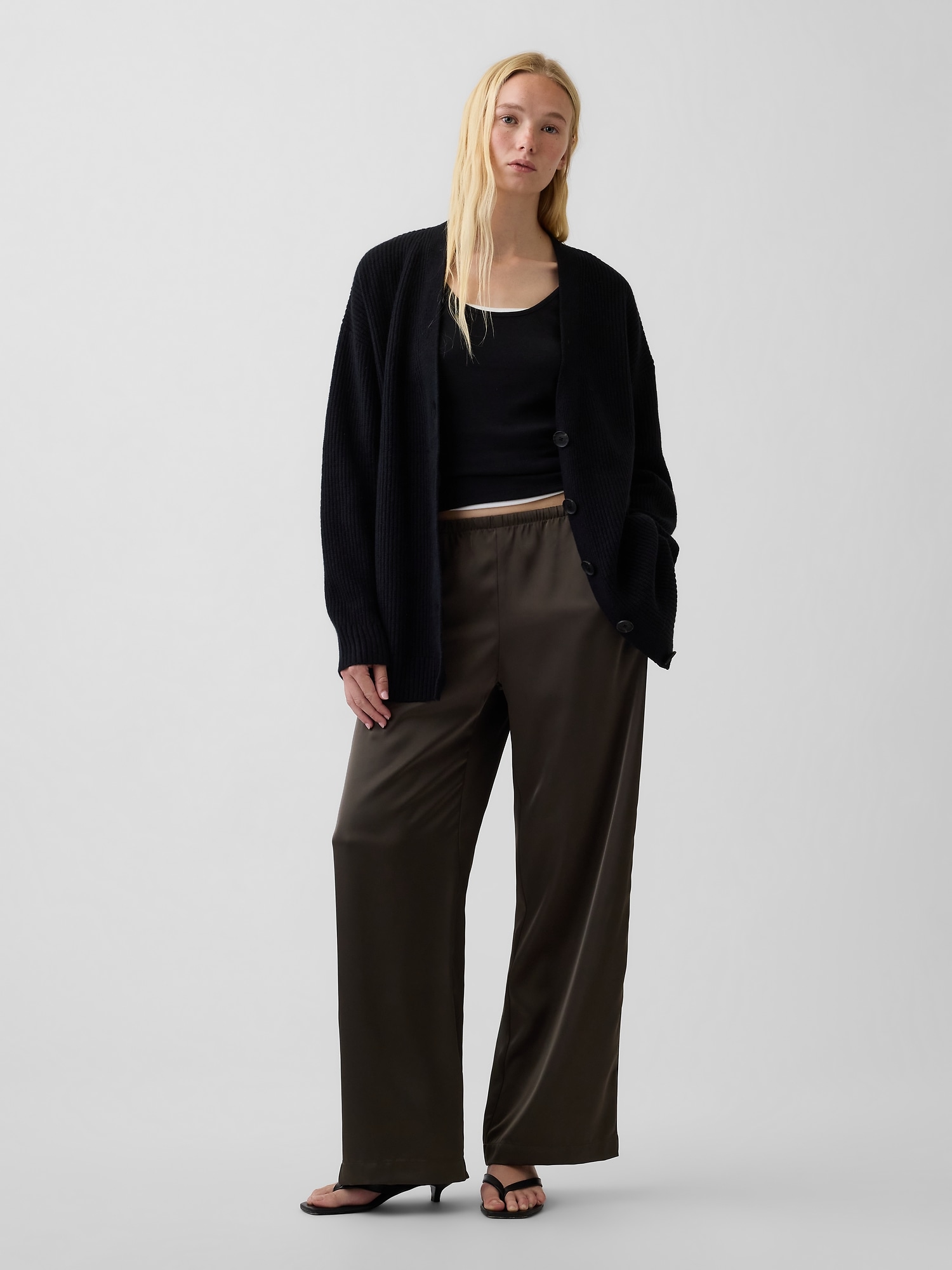 Женский кардиган Gap CashSoft Oversized Cardigan, цвет: Чёрный — фото 2