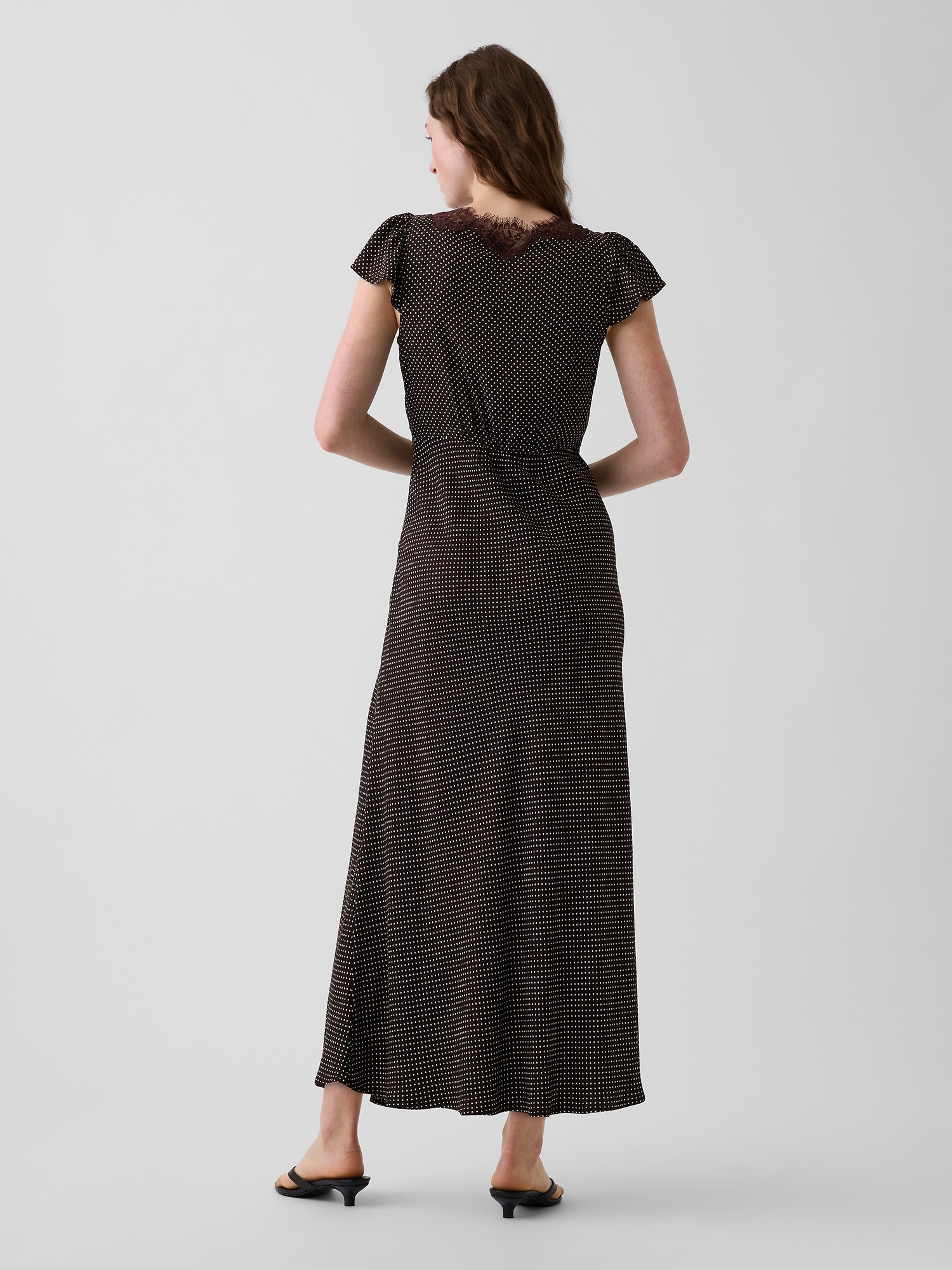 Женское платье Gap Lace V-Neck Maxi, цвет: Коричневый — фото 2