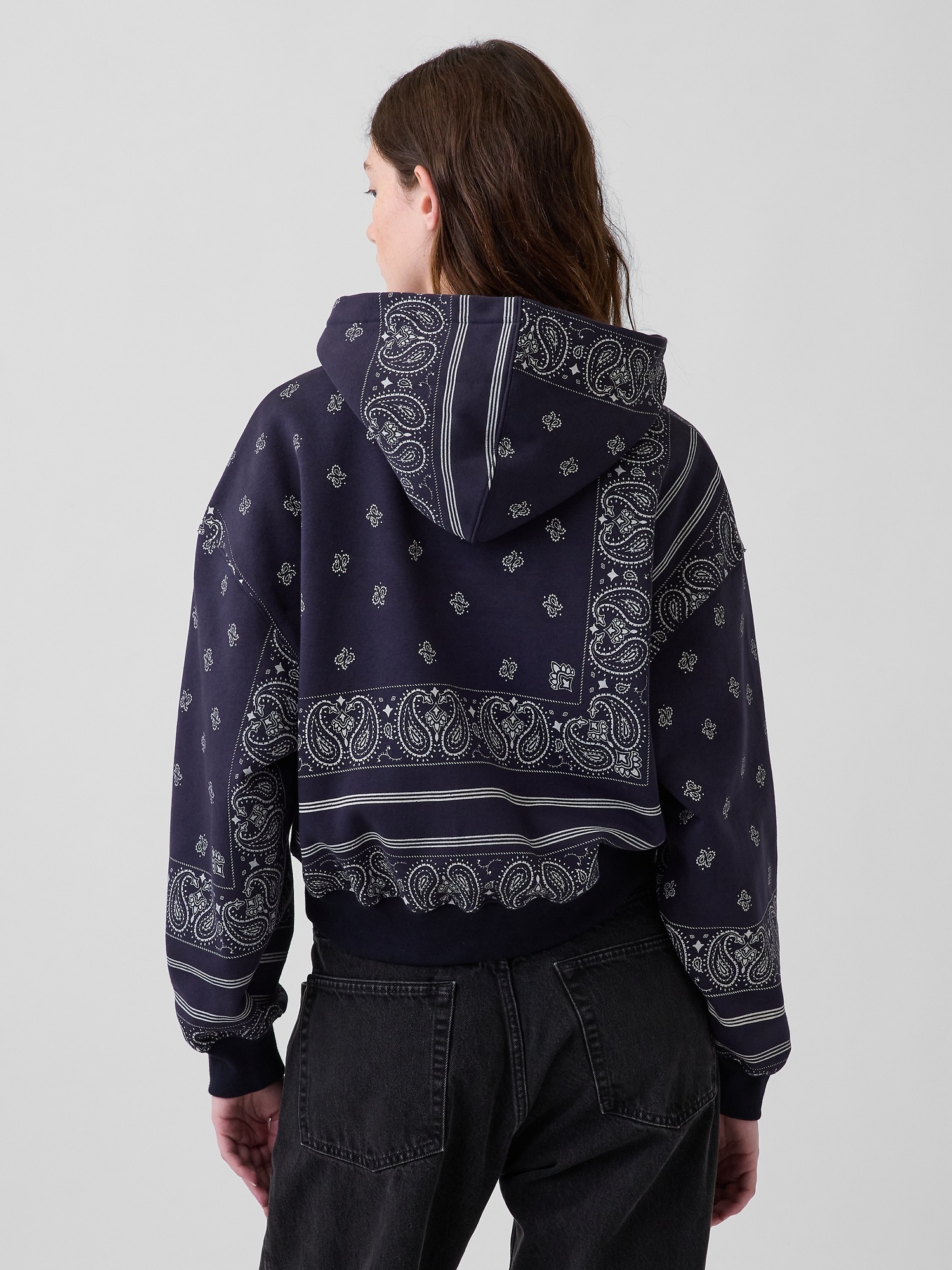 Женское худи Gap VintageSoft Oversized Crop, цвет: Тёмно-синий с принтом — фото 3