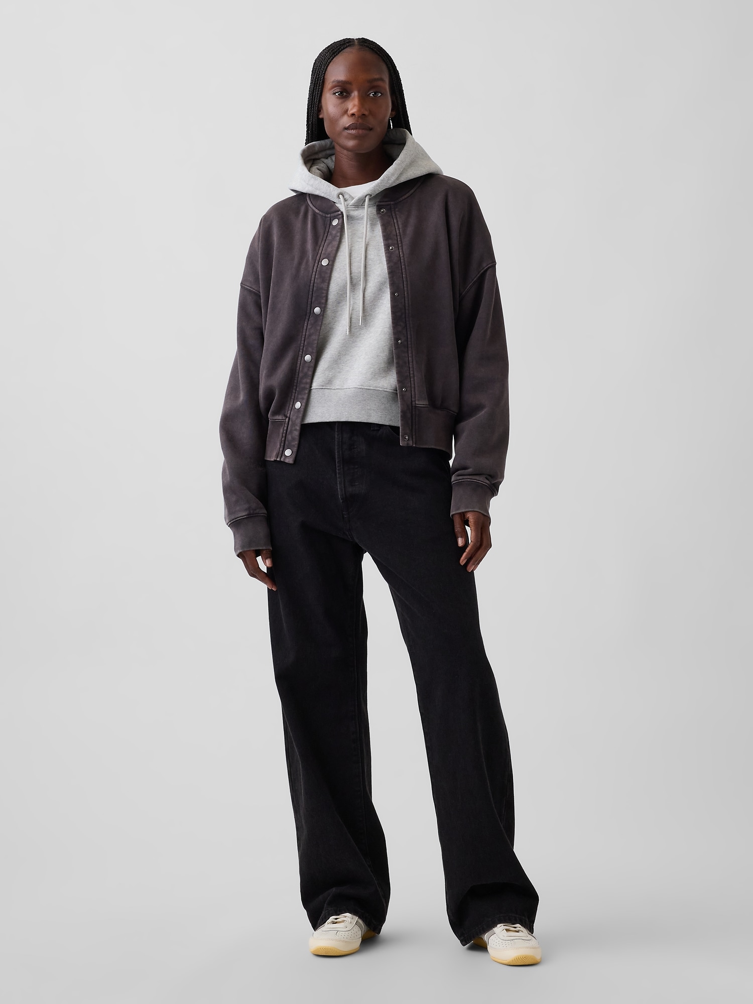 Женская куртка Gap VintageSoft Oversized Bomber, цвет: Чёрный — фото 2