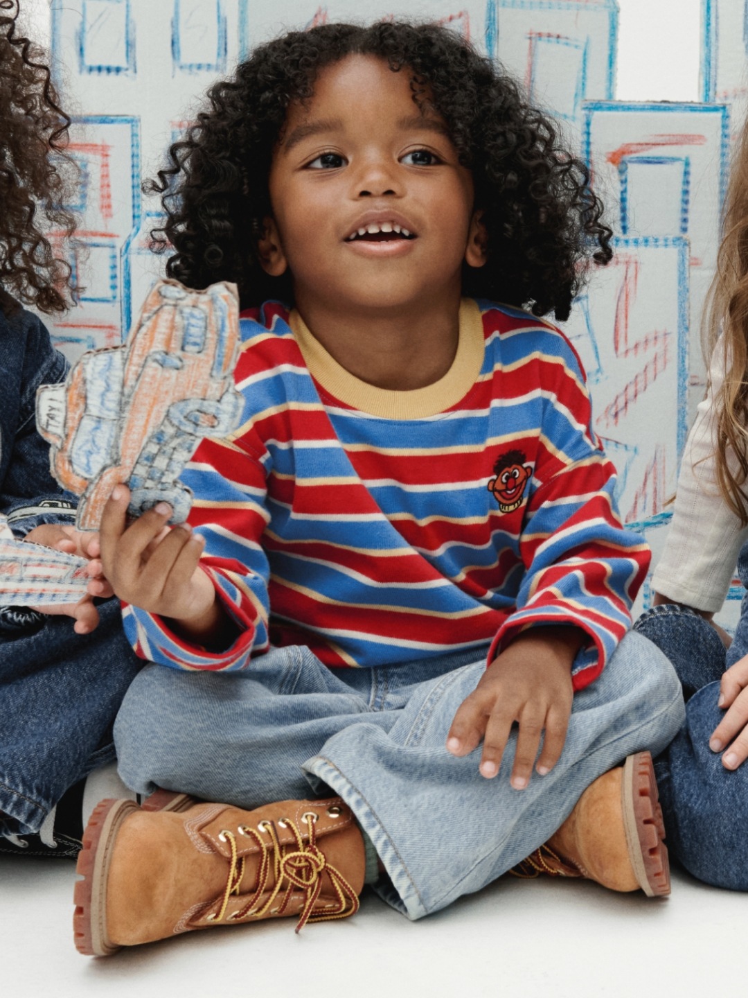 Футболка Gap Sesame Street Ernie T-Shirt для малышей, цвет: Синий разноцветный полосатый — фото 6