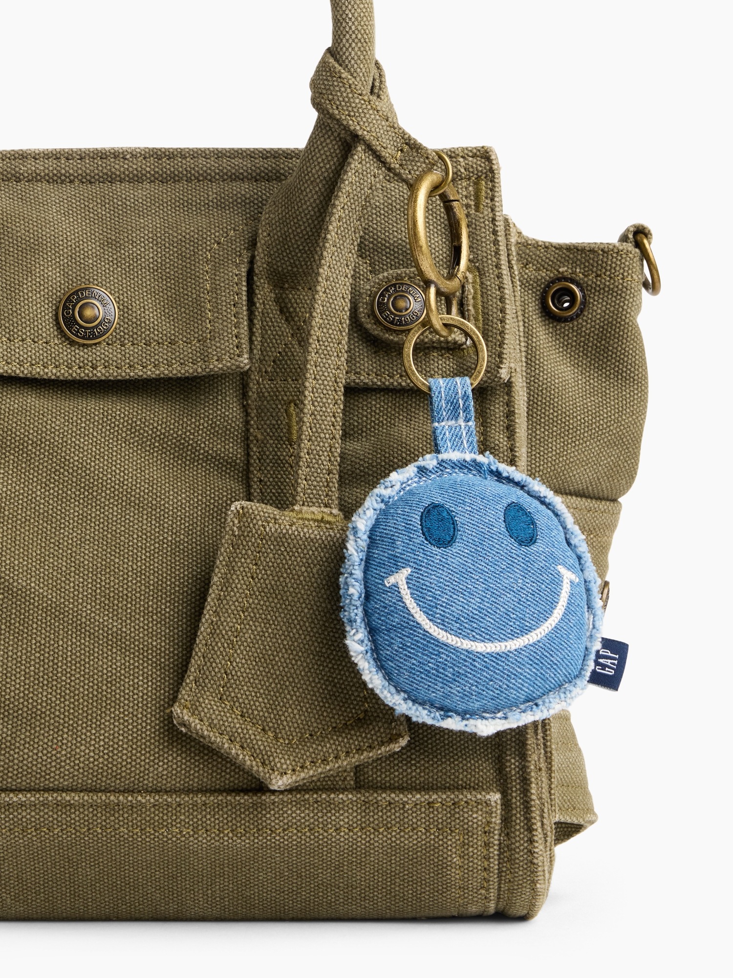 Женский брелок Gap Denim Smiley Bag Charm, цвет: Средняя варка — фото 3