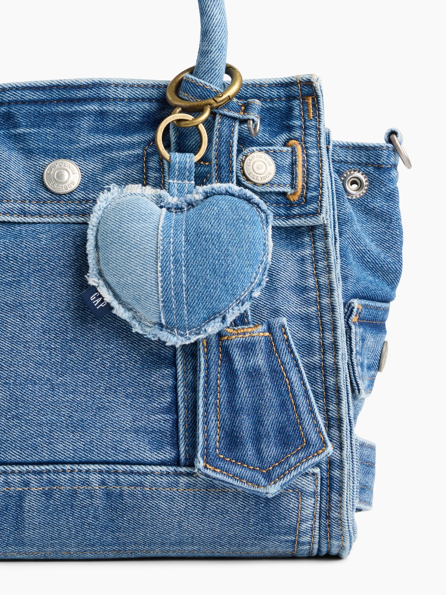 Женский брелок Gap Patchwork Denim Heart Bag Charm, цвет: Джинсовый — фото 3