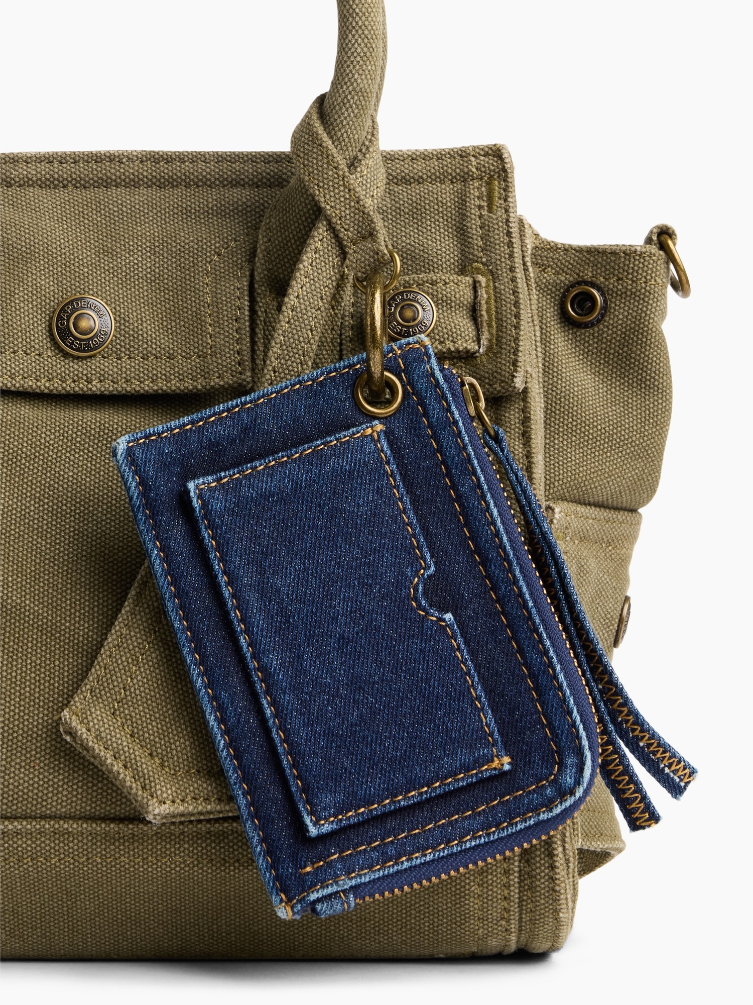 Женский брелок Gap Denim Card Case Bag Charm, цвет: Тёмная варка — фото 3
