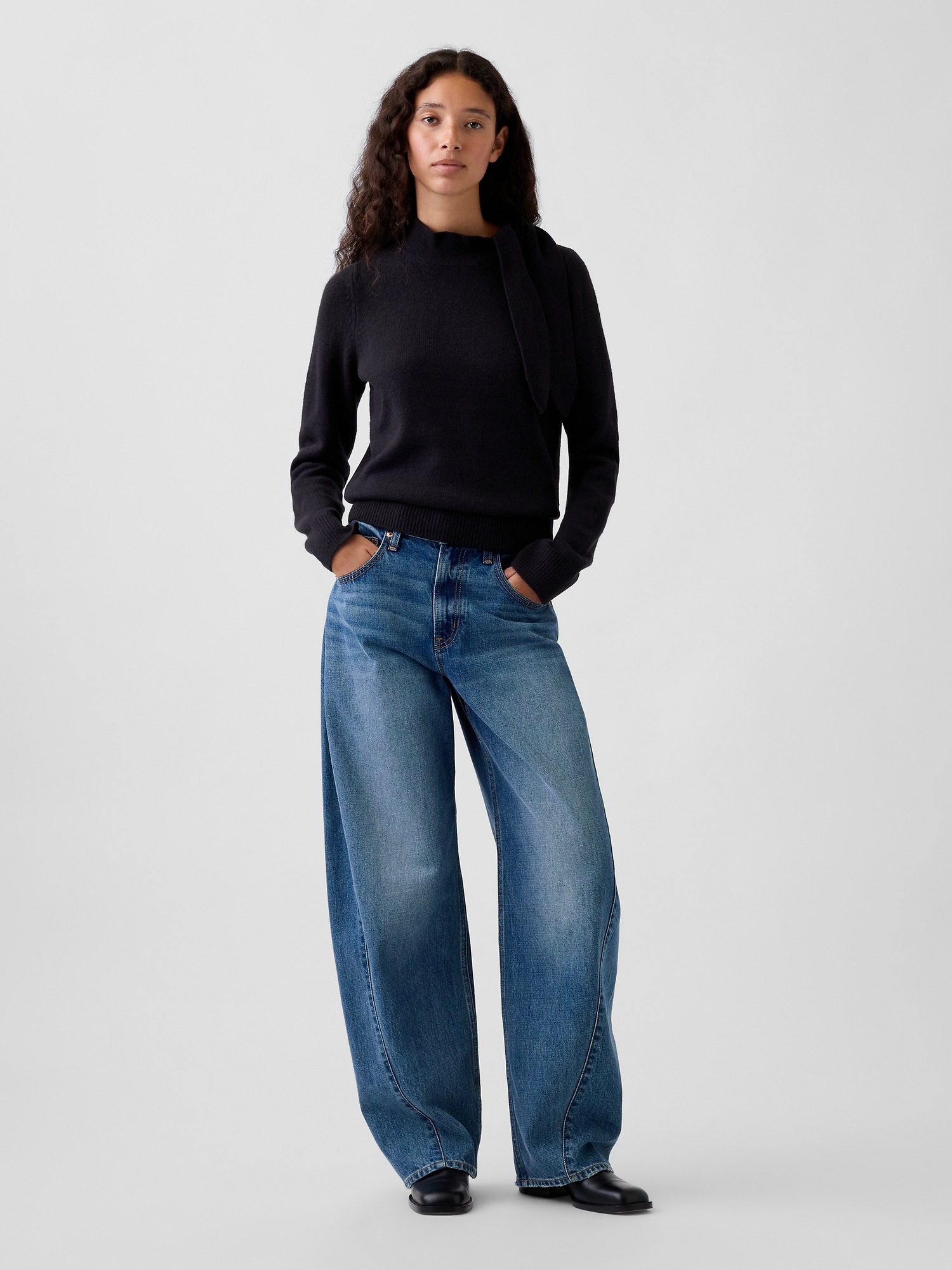 Женский свитер Gap CashSoft Tie-Neck, цвет: Чёрный — фото 2